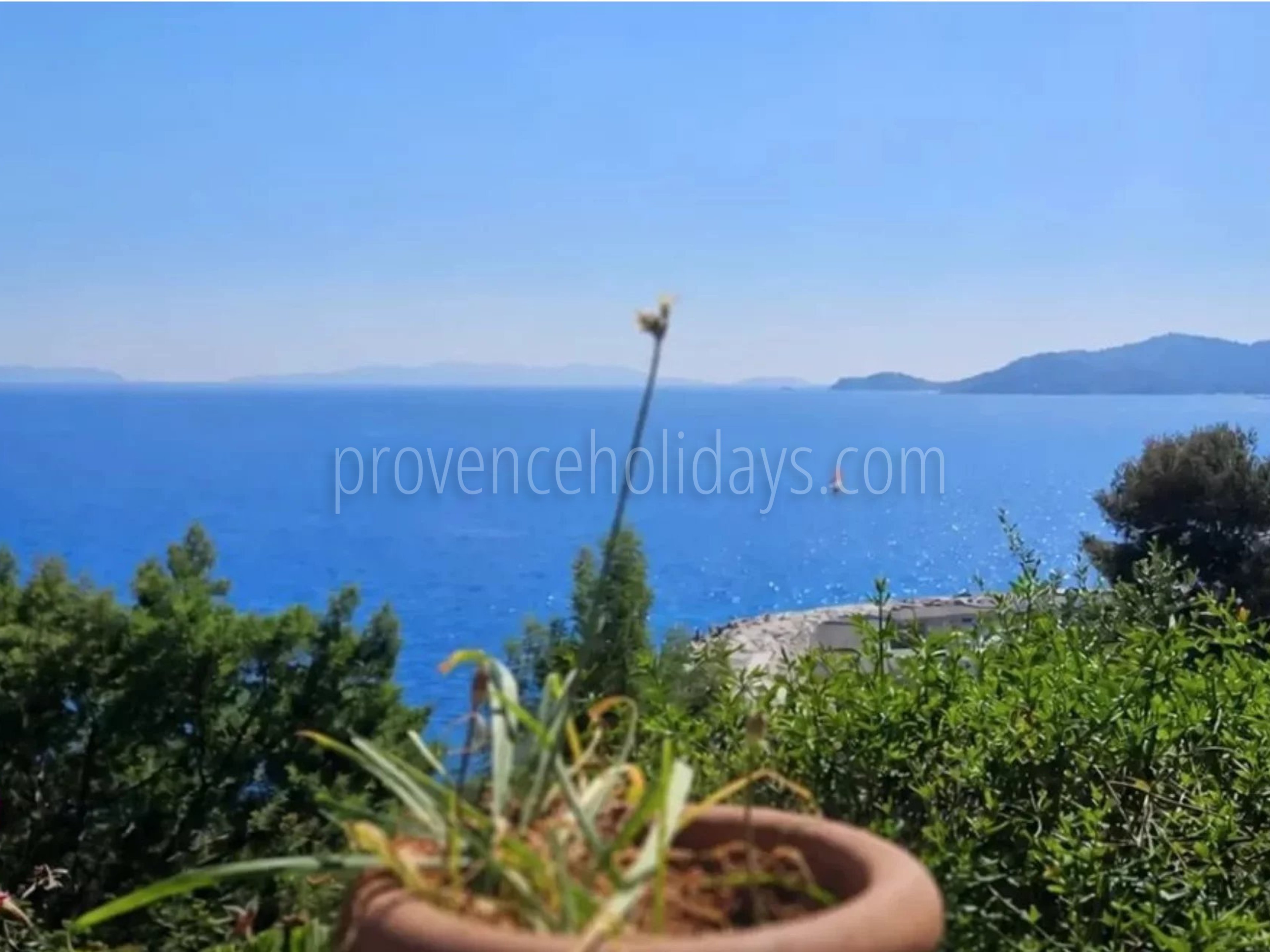 5 - Villa to renovate in Lavandou: Villa: Exterior