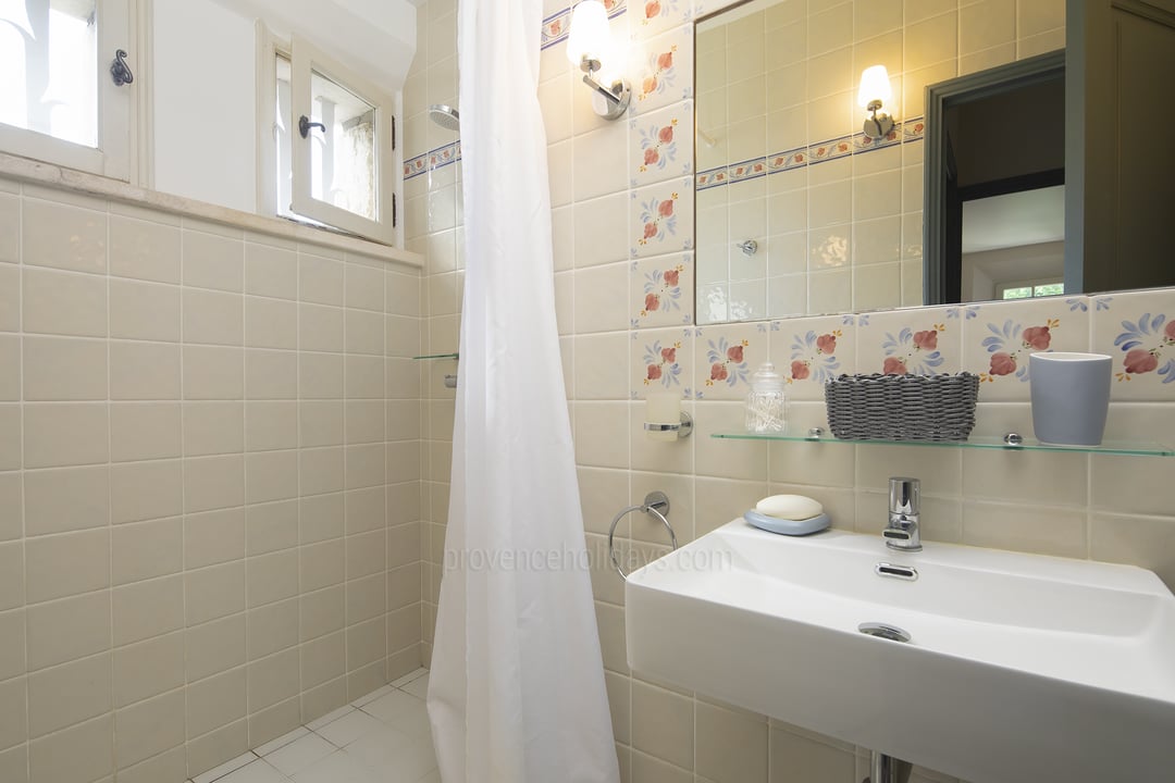 20 - Mas du Sud: Villa: Bathroom