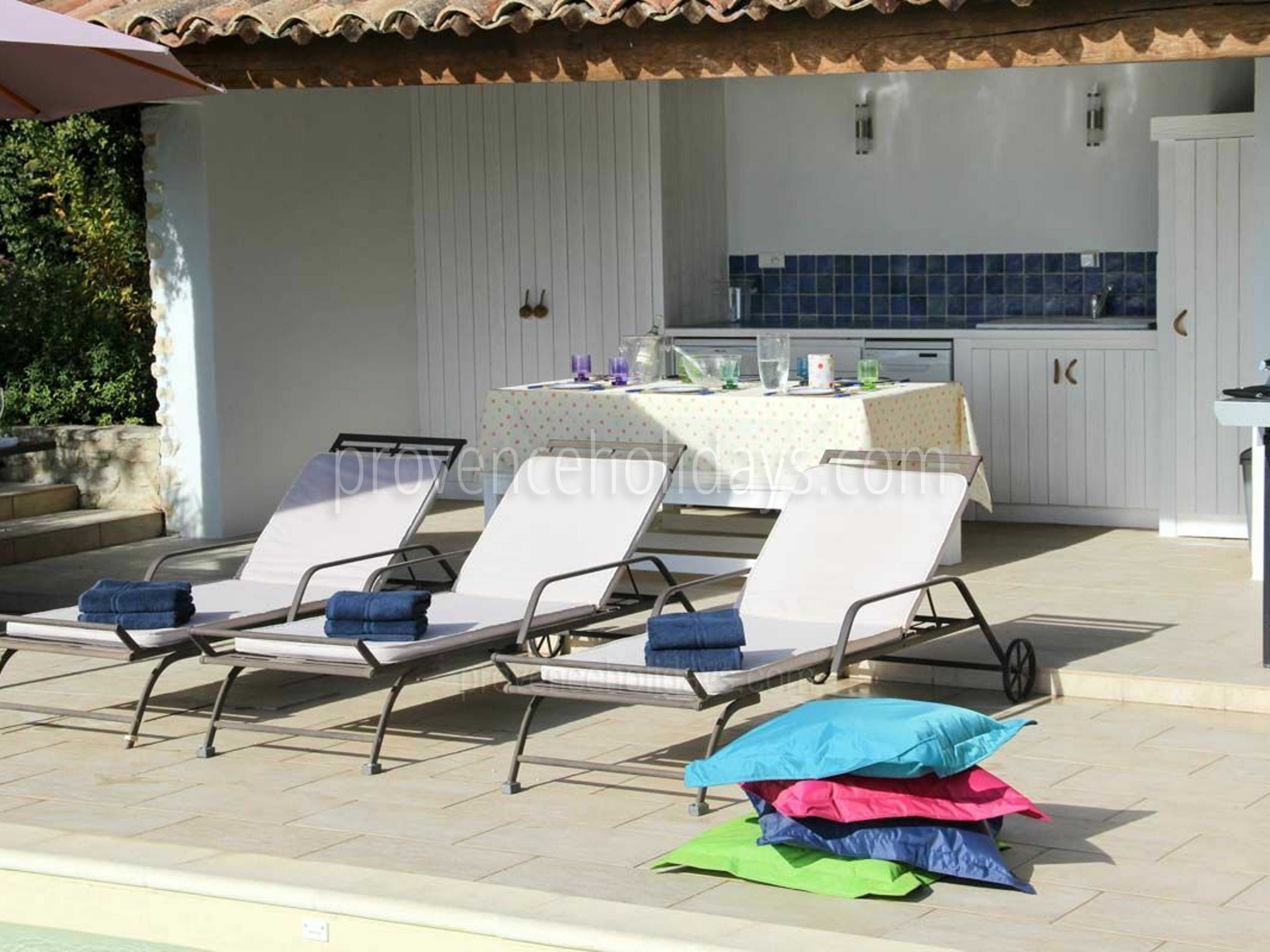 26 - Le Mas de Gordes: Villa: Exterior