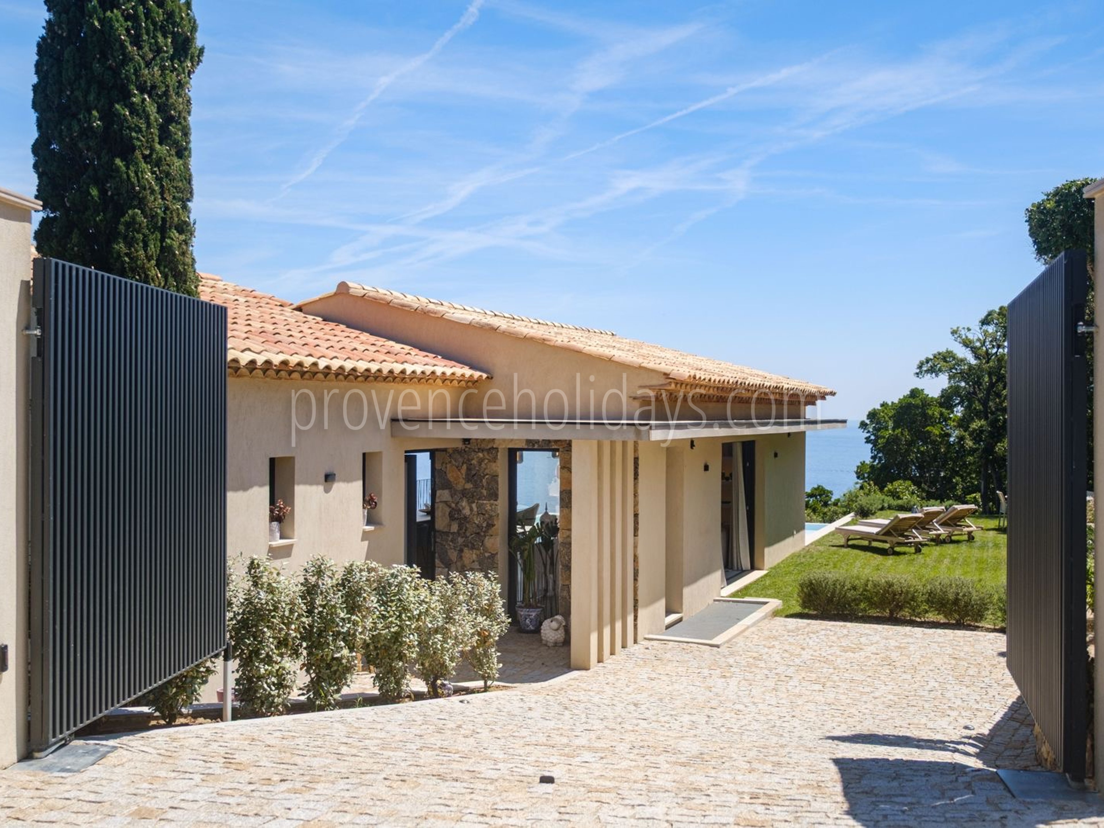 32 - Villa Riviera: Villa: Exterior