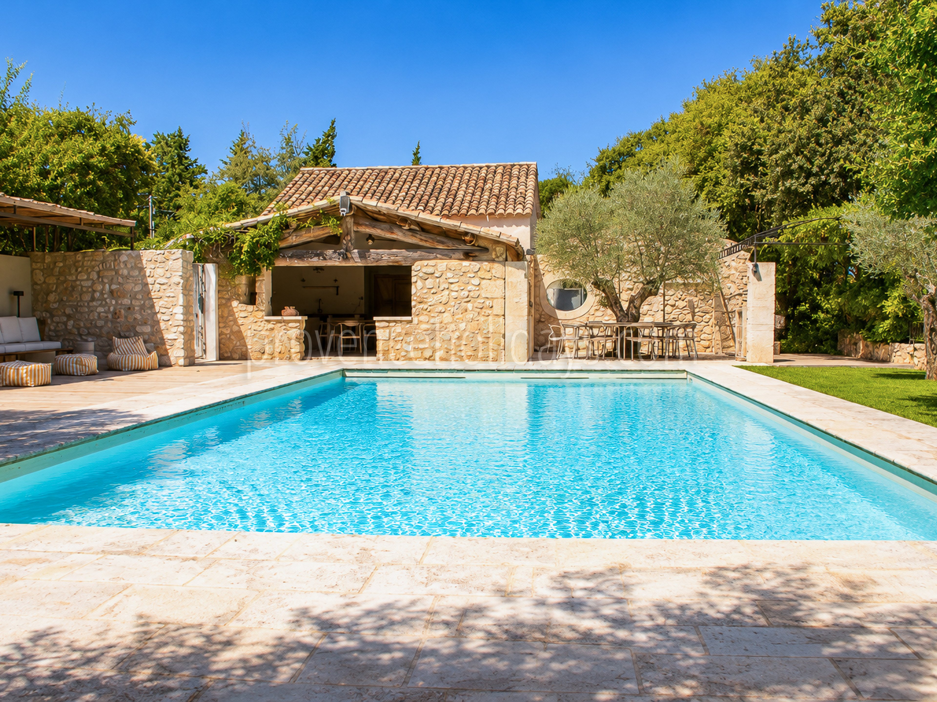 12 - Mas rénové à pied d\'Eygalières: Villa: Pool