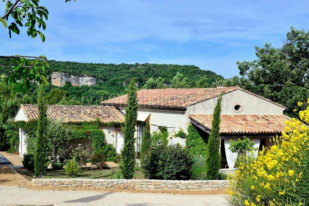 8 - La Bastide des Chênes: Villa: Exterior
