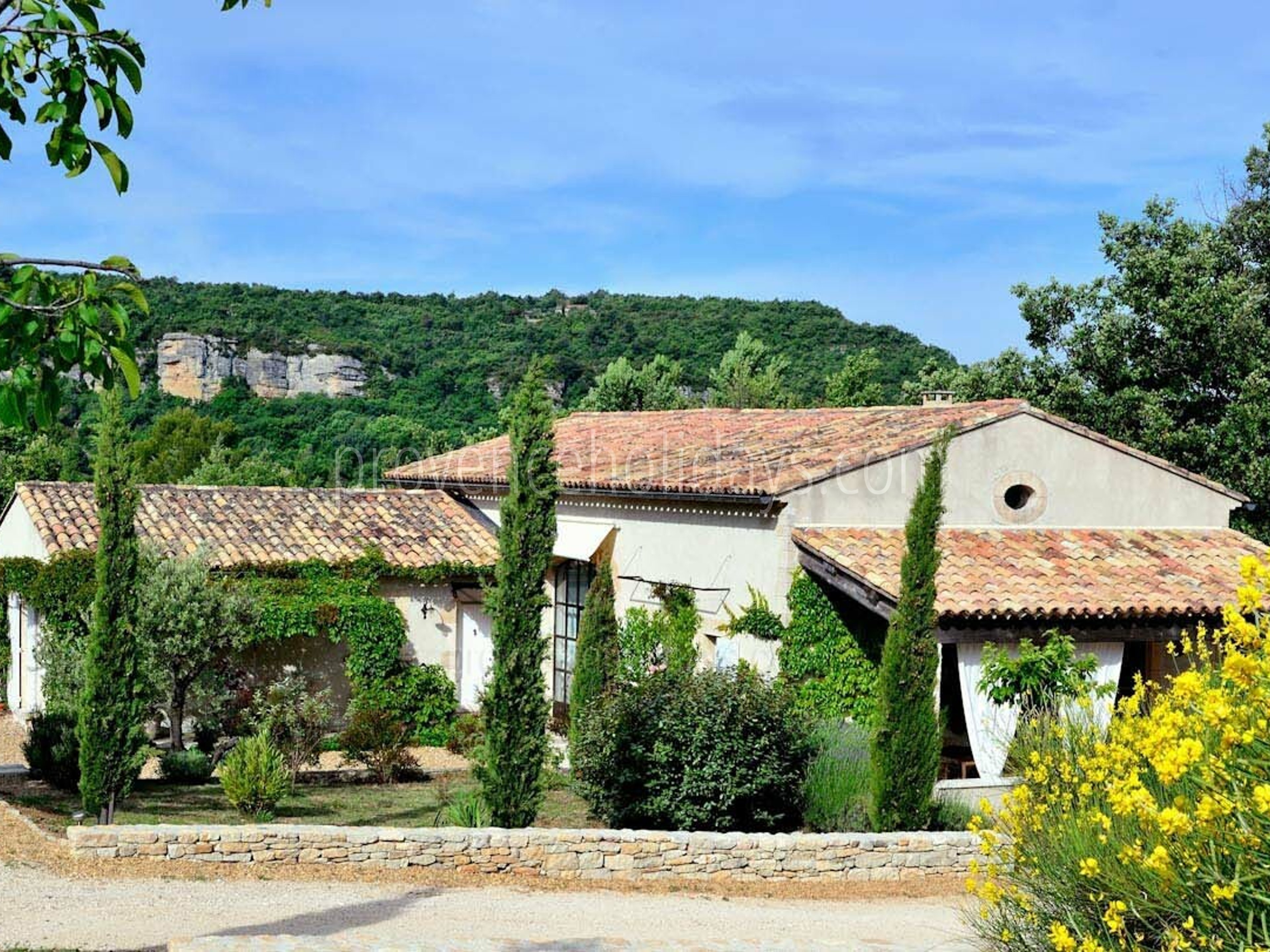 8 - La Bastide des Chênes: Villa: Exterior