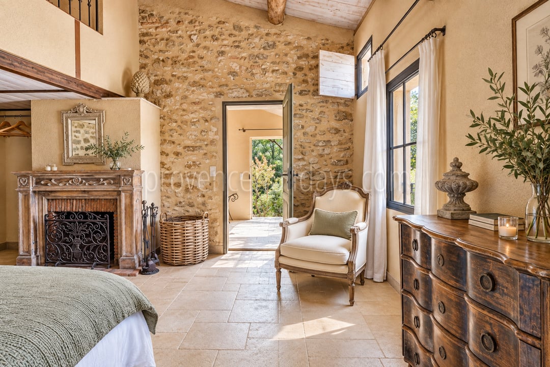 33 - Mas de Beaumes: Villa: Bedroom