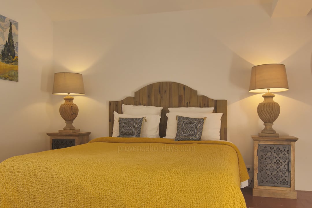 33 - Bastide de Goult: Villa: Bedroom