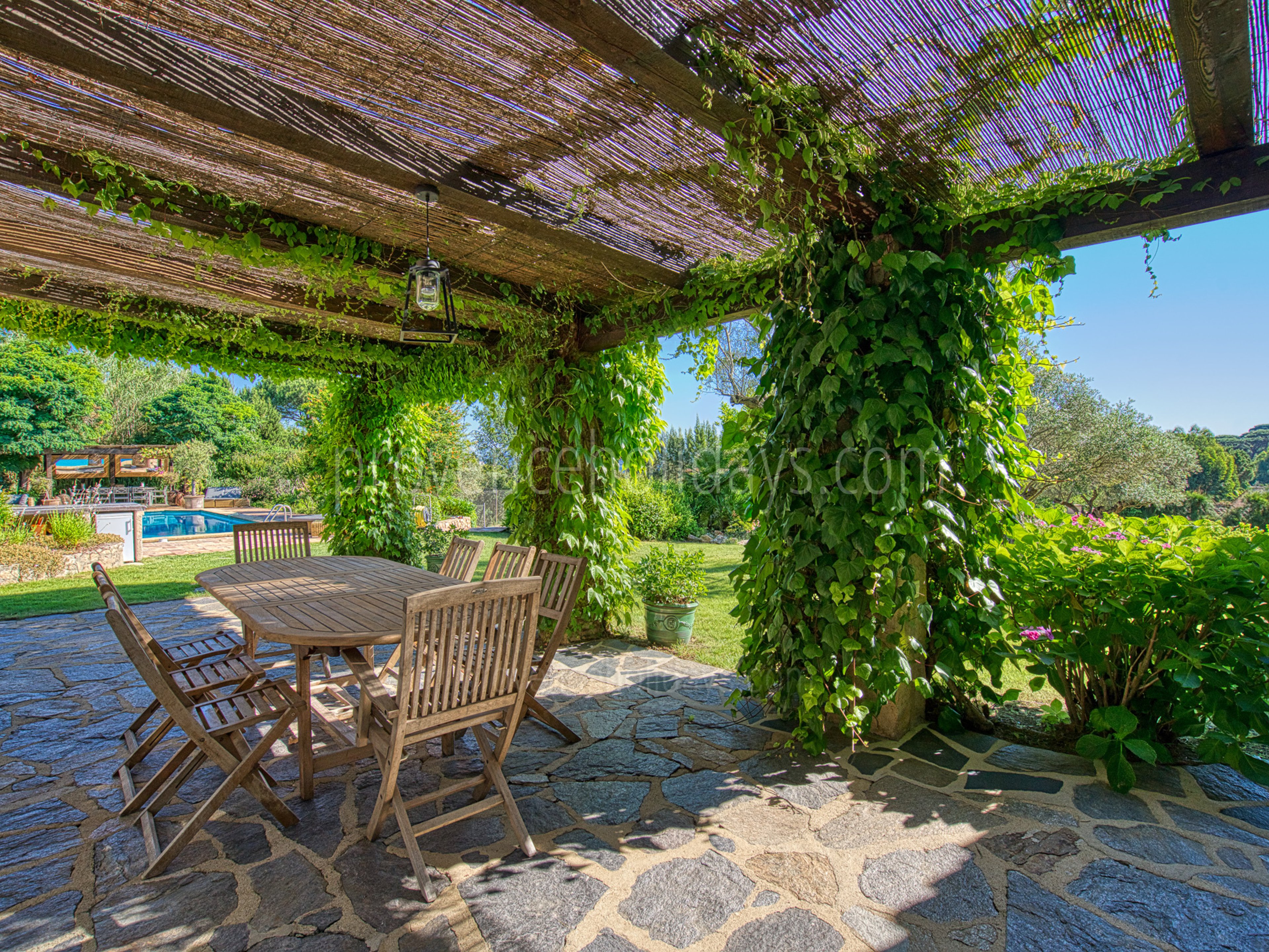 16 - Azur Horizon: Villa: Exterior