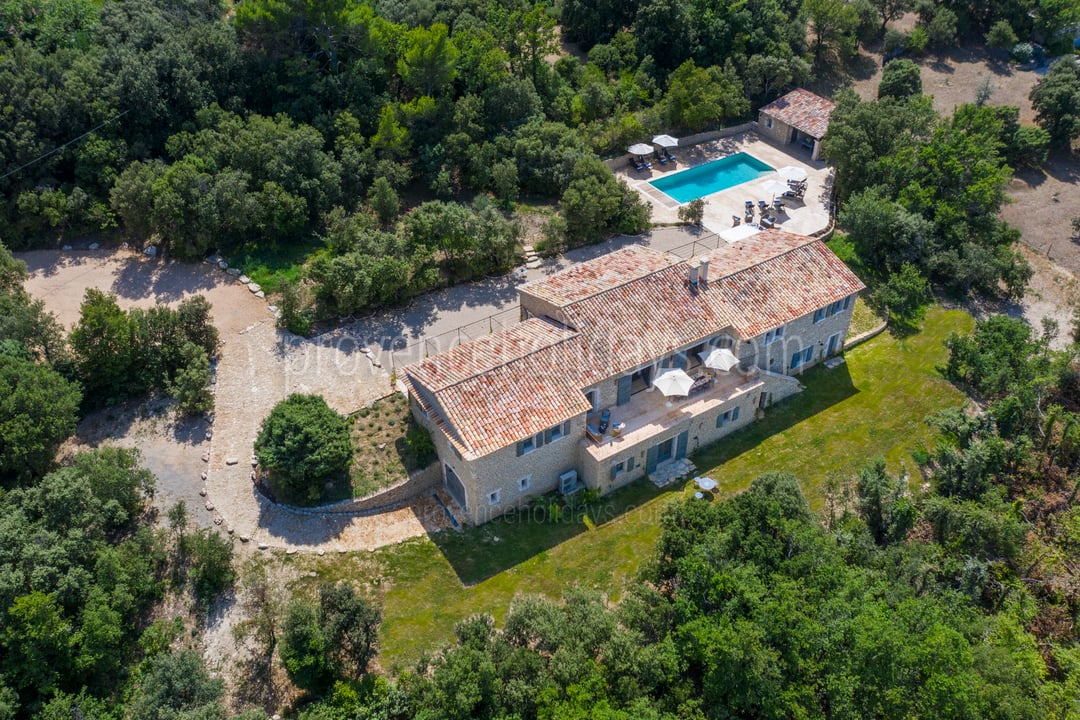 Mas provençal en pierre avec piscine chauffée à Bonnieux