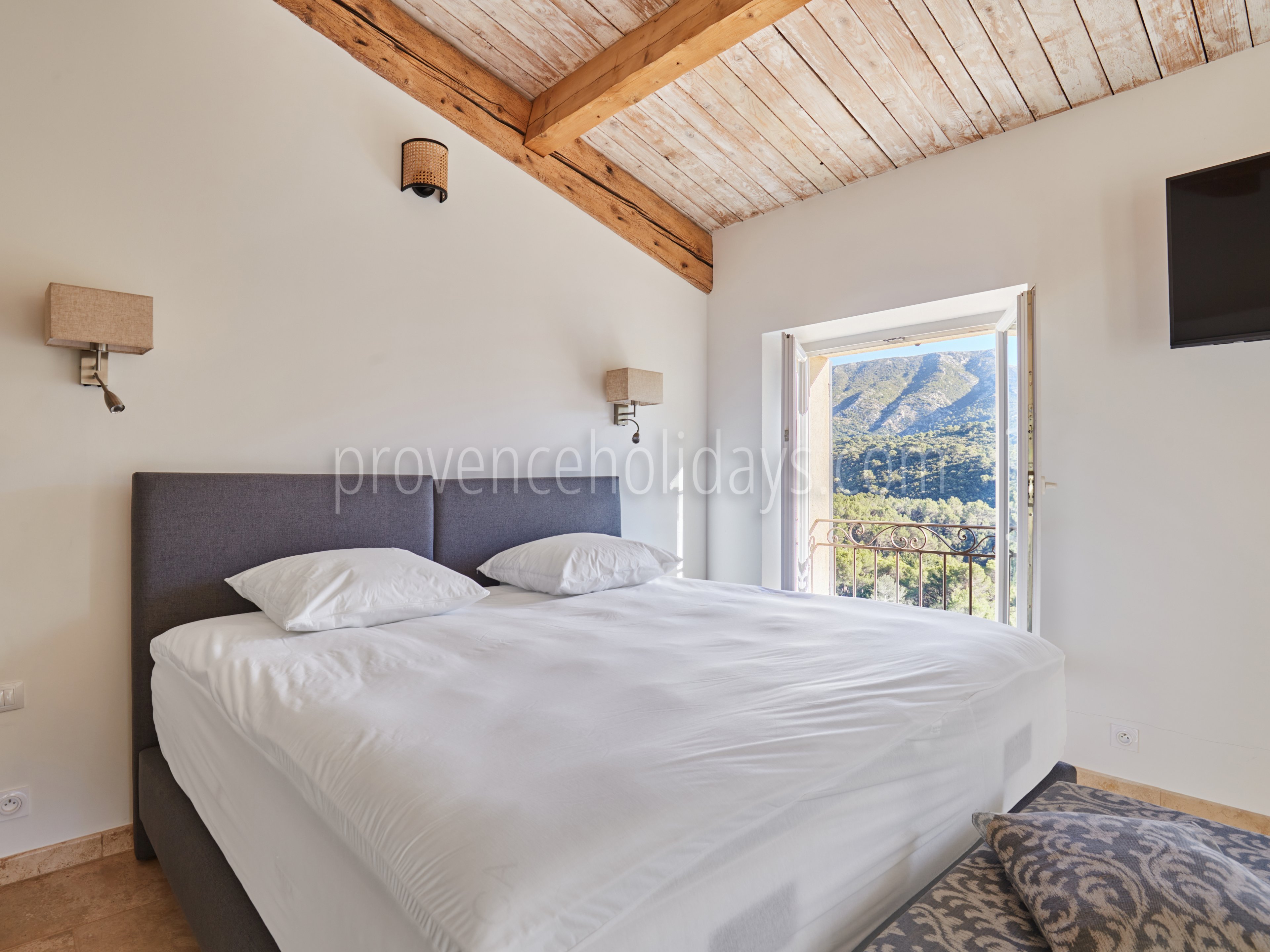 15 - À l\'Ombre de Cézanne: Villa: Bedroom