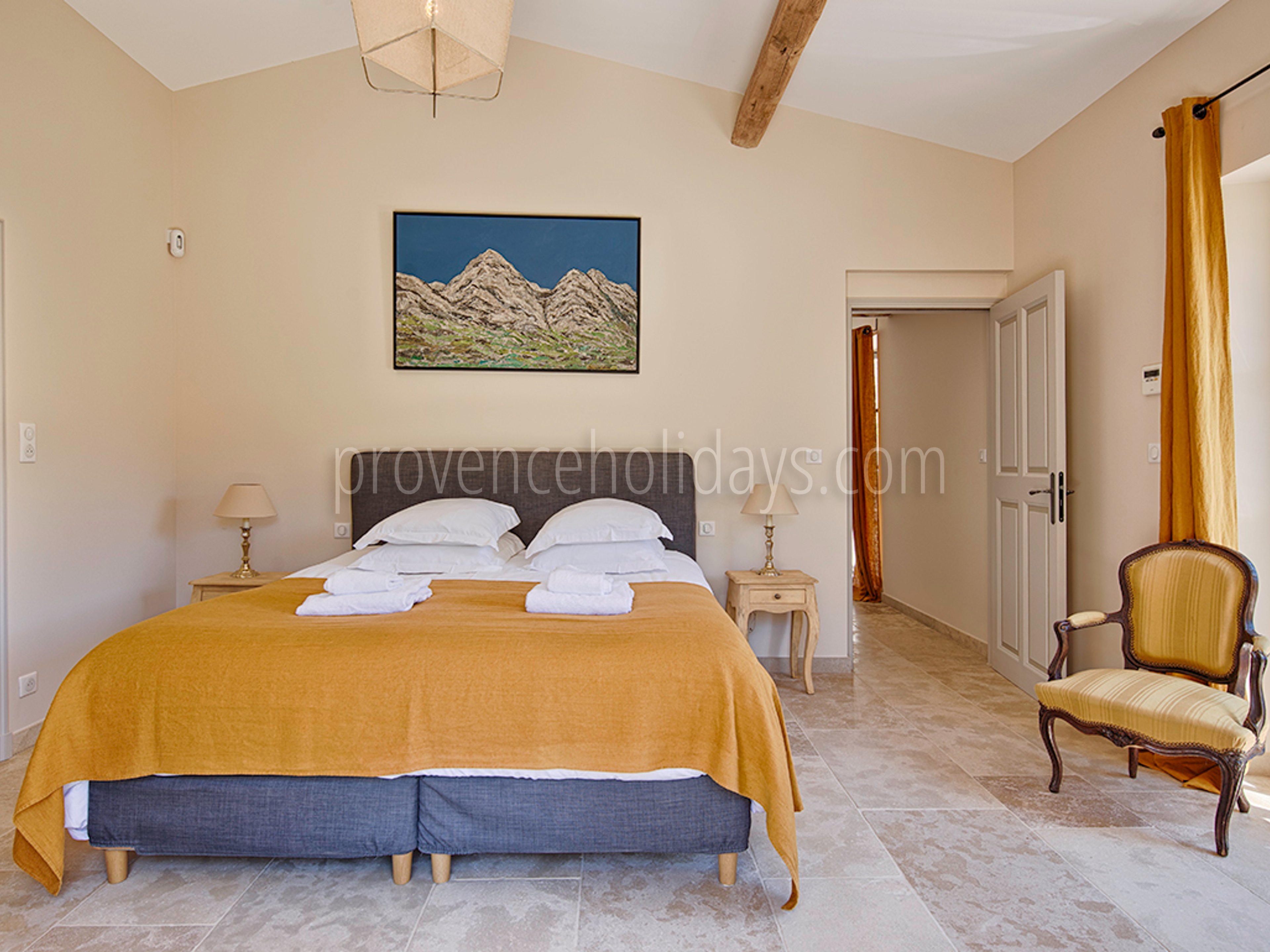 24 - Maison Eygalières: Villa: Bedroom