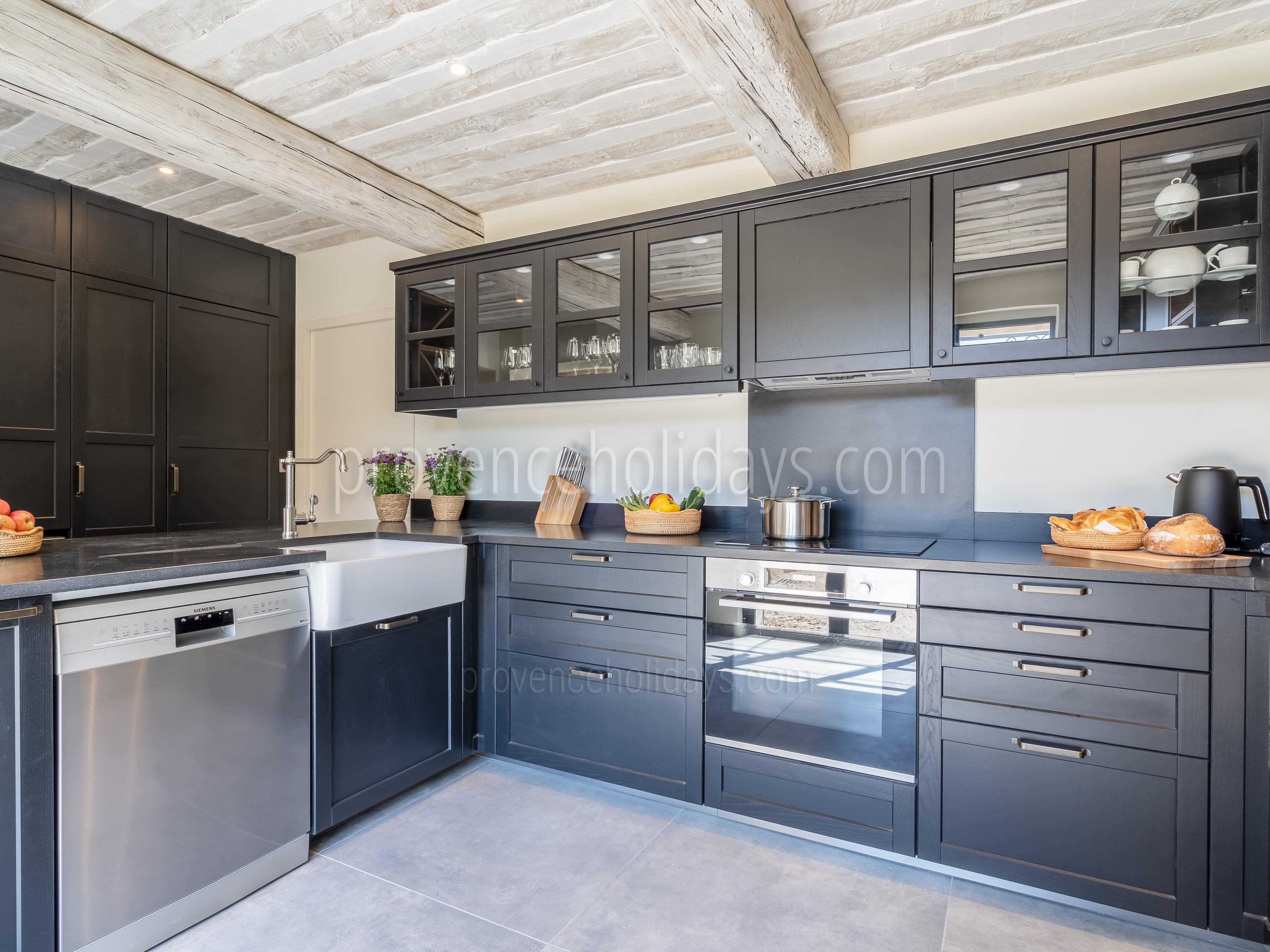 21 - Mas des Amandes: Villa: Interior
