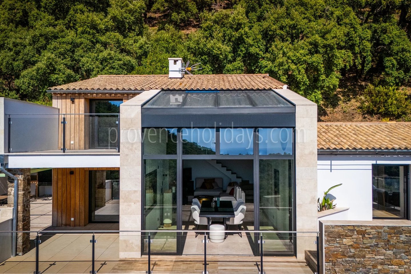 9 - Hedendaagse villa in Cavalaire-sur-Mer: Villa: Exterior