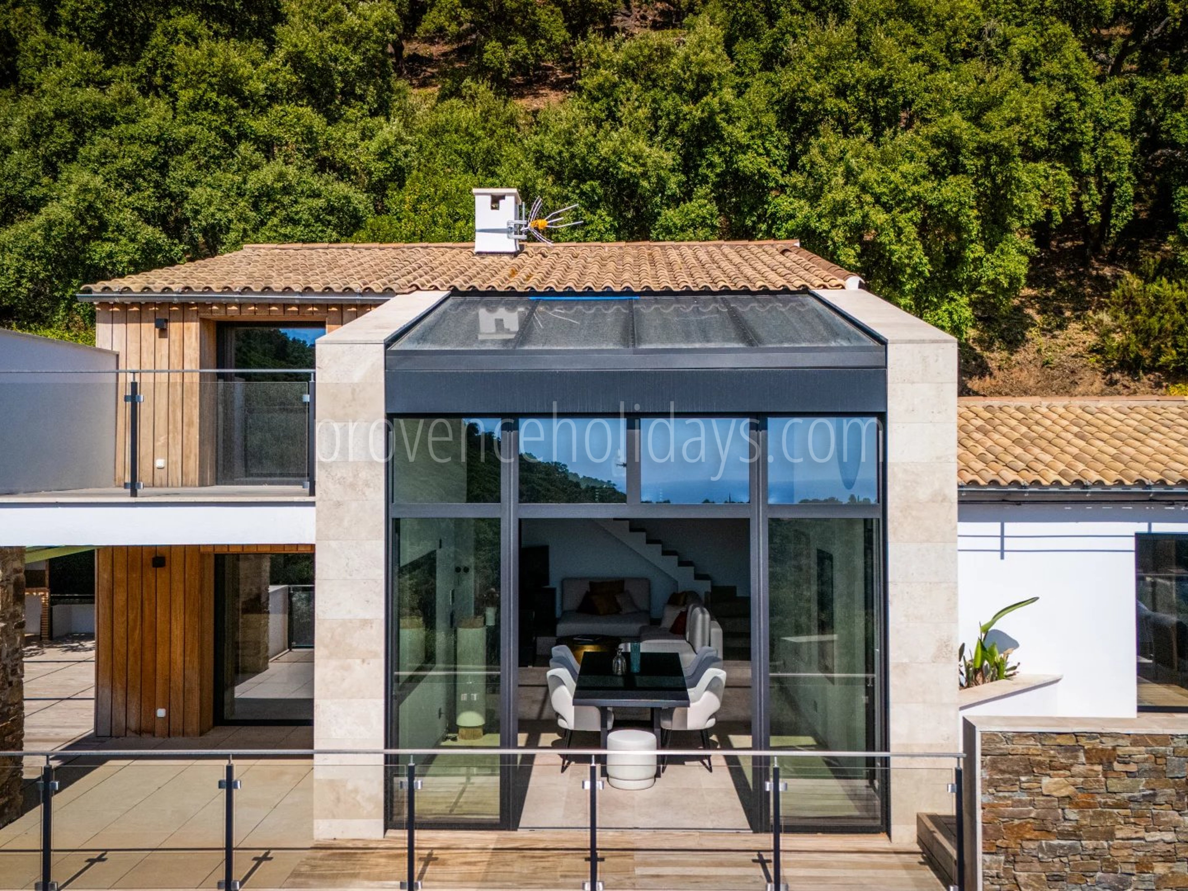 9 - Hedendaagse villa in Cavalaire-sur-Mer: Villa: Exterior