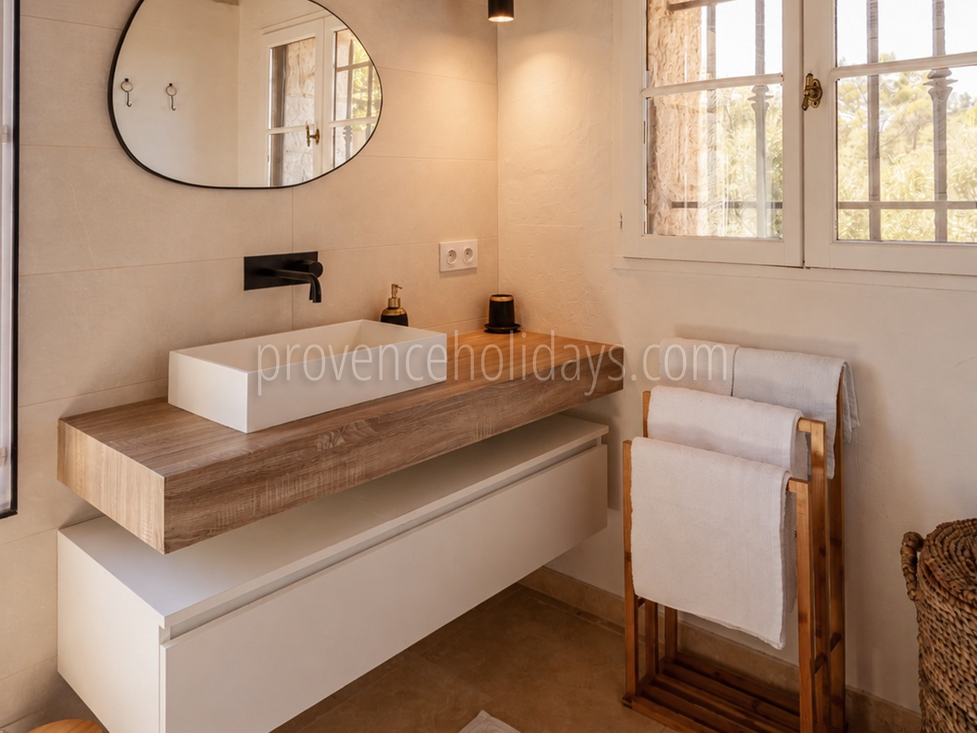 12 - Villa Caleous: Villa: Bathroom