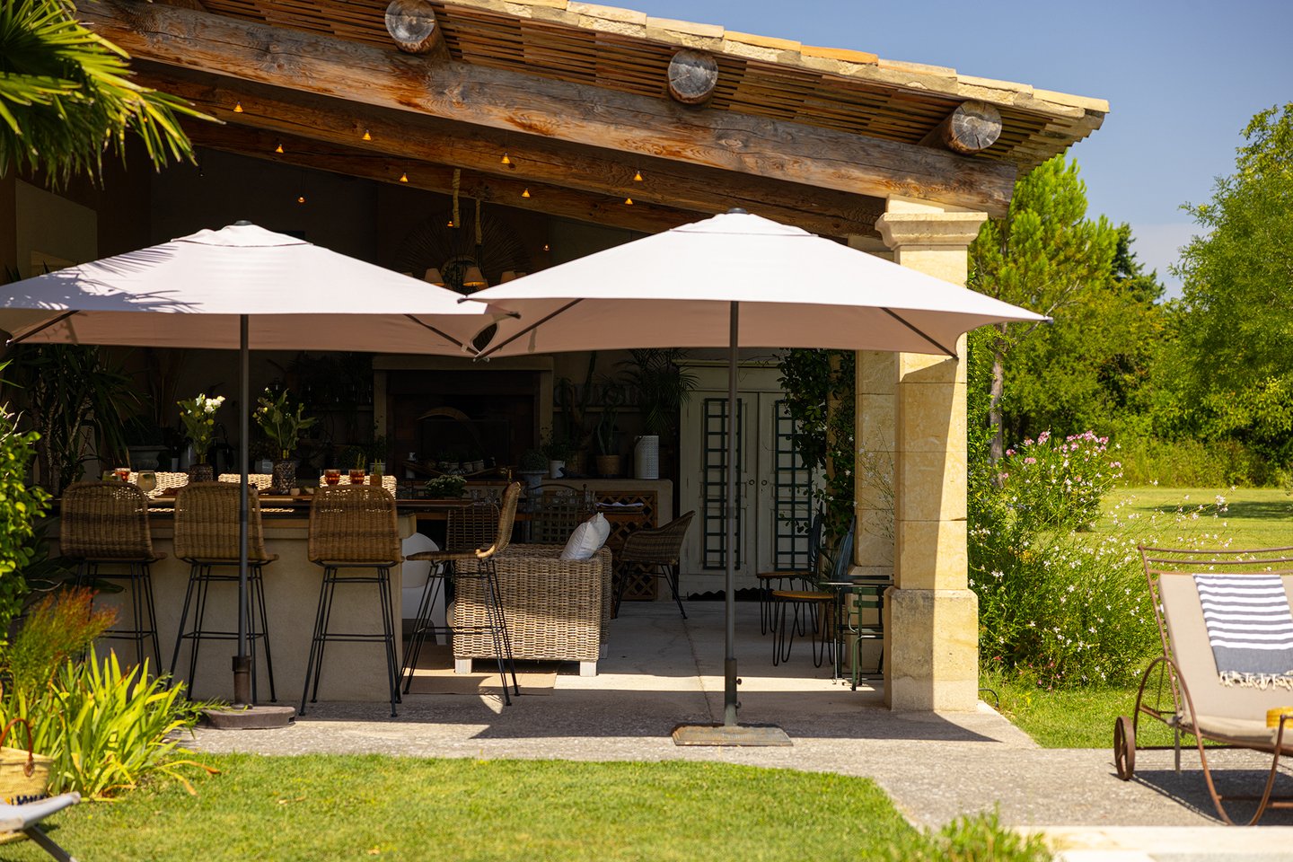 12 - Mas Le Thor: Villa: Exterior