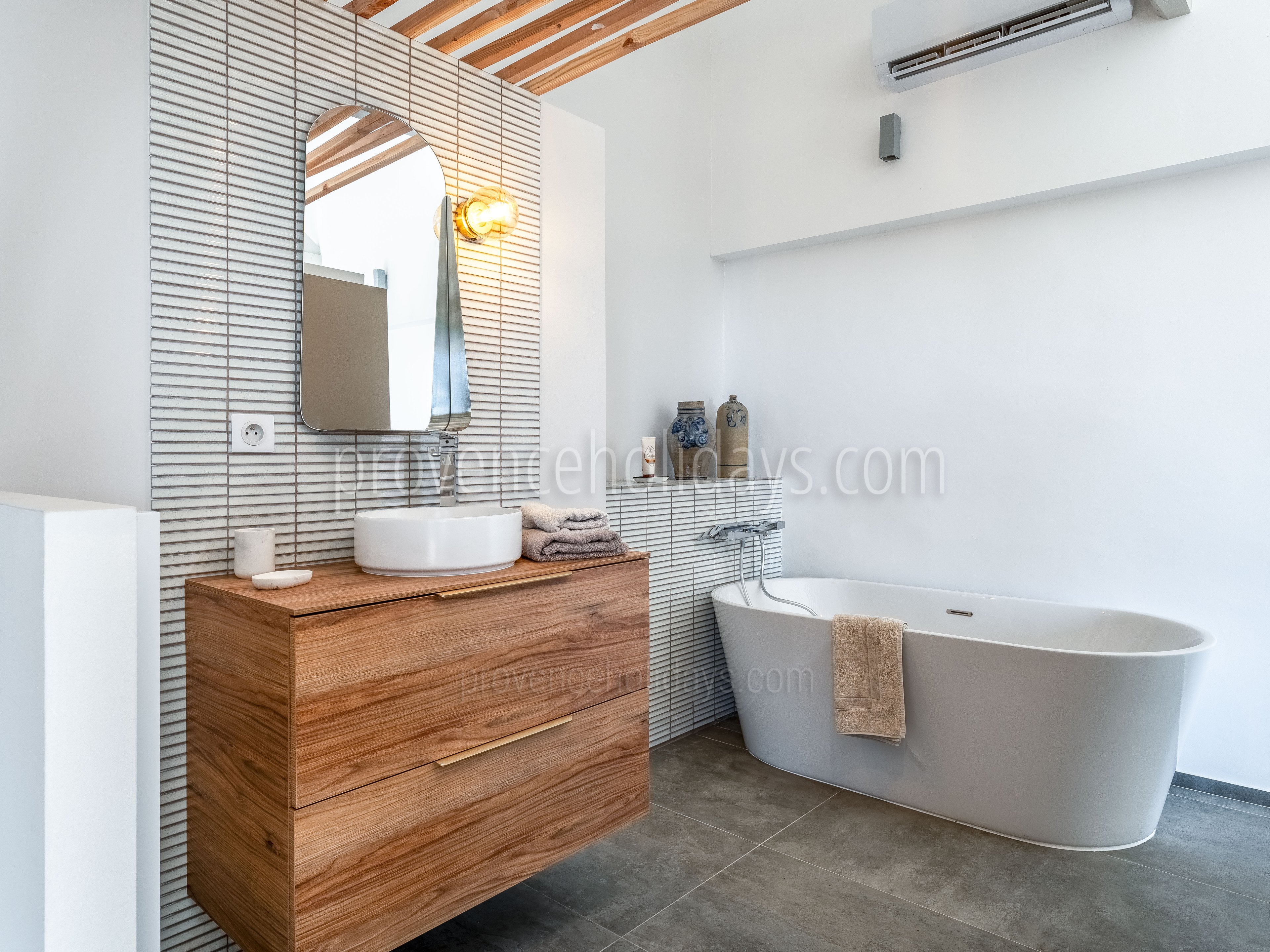 31 - Domaine de la Bouisse: Villa: Bathroom
