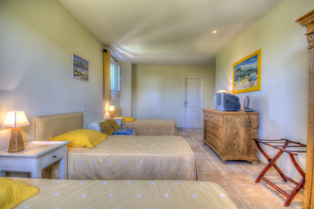 27 - Chez Alare: Villa: Bedroom