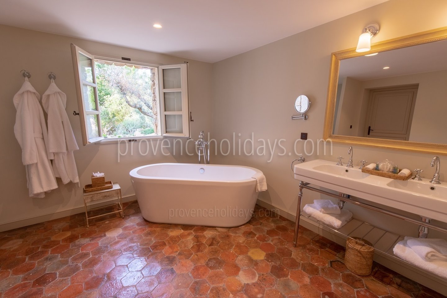 31 - Villa en Provence: Villa: Bathroom
