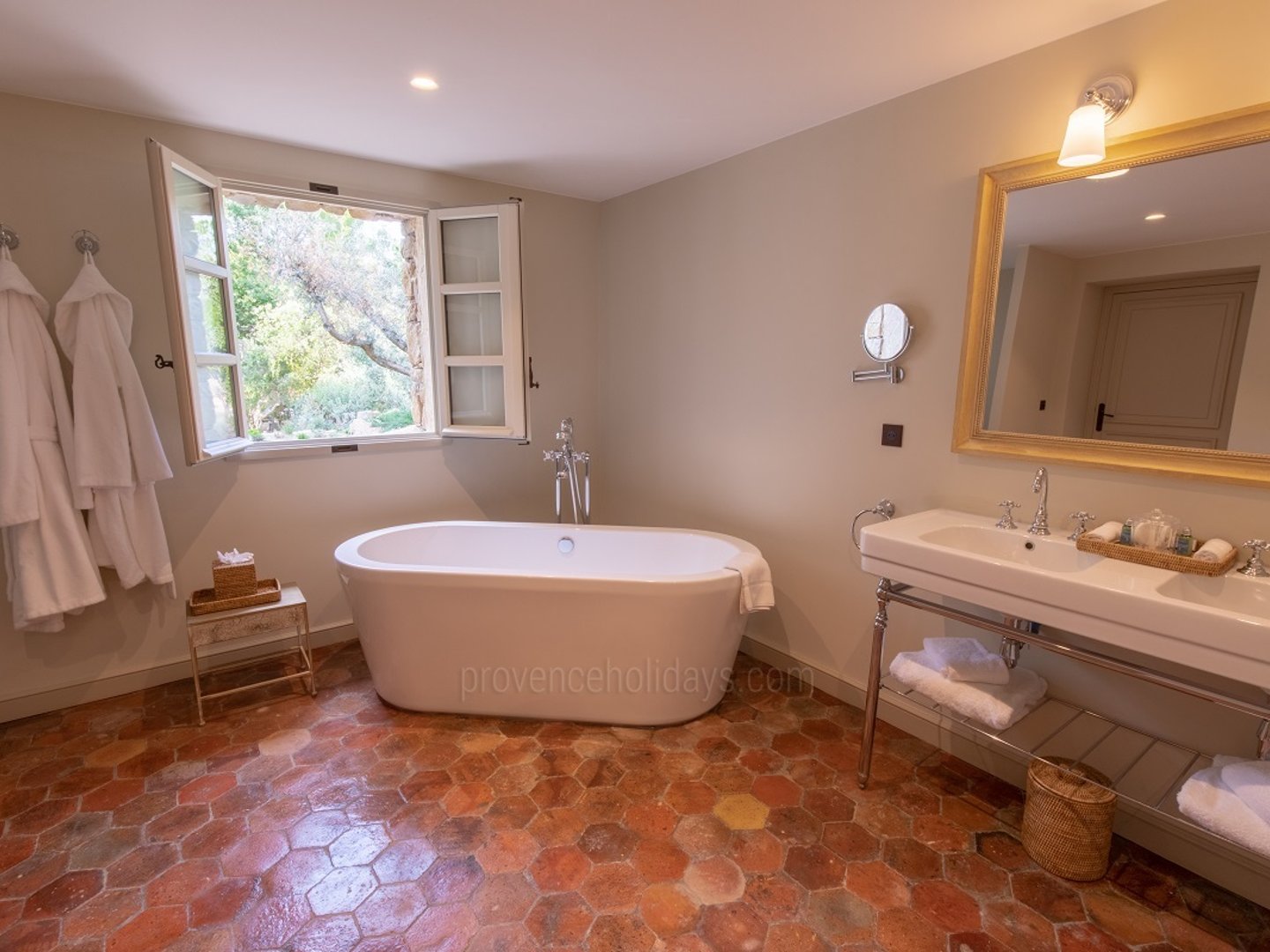 25 - Villa en Provence: Villa: Bathroom