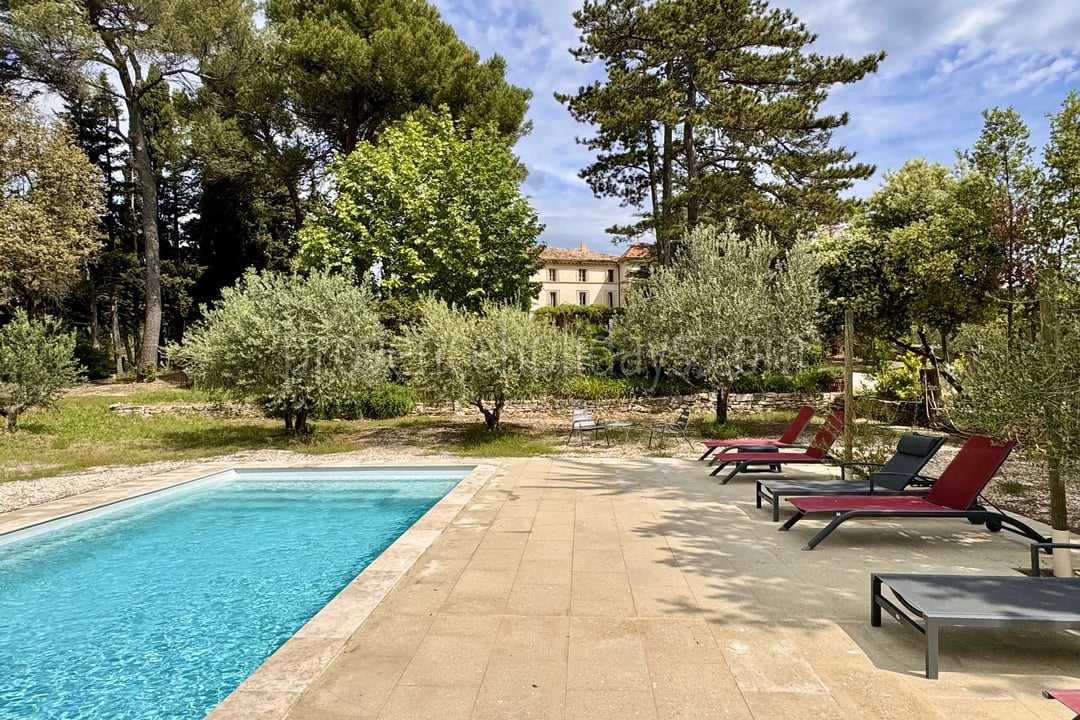 18th-century château overlooking the Luberon in Gordes - Swimming Pool