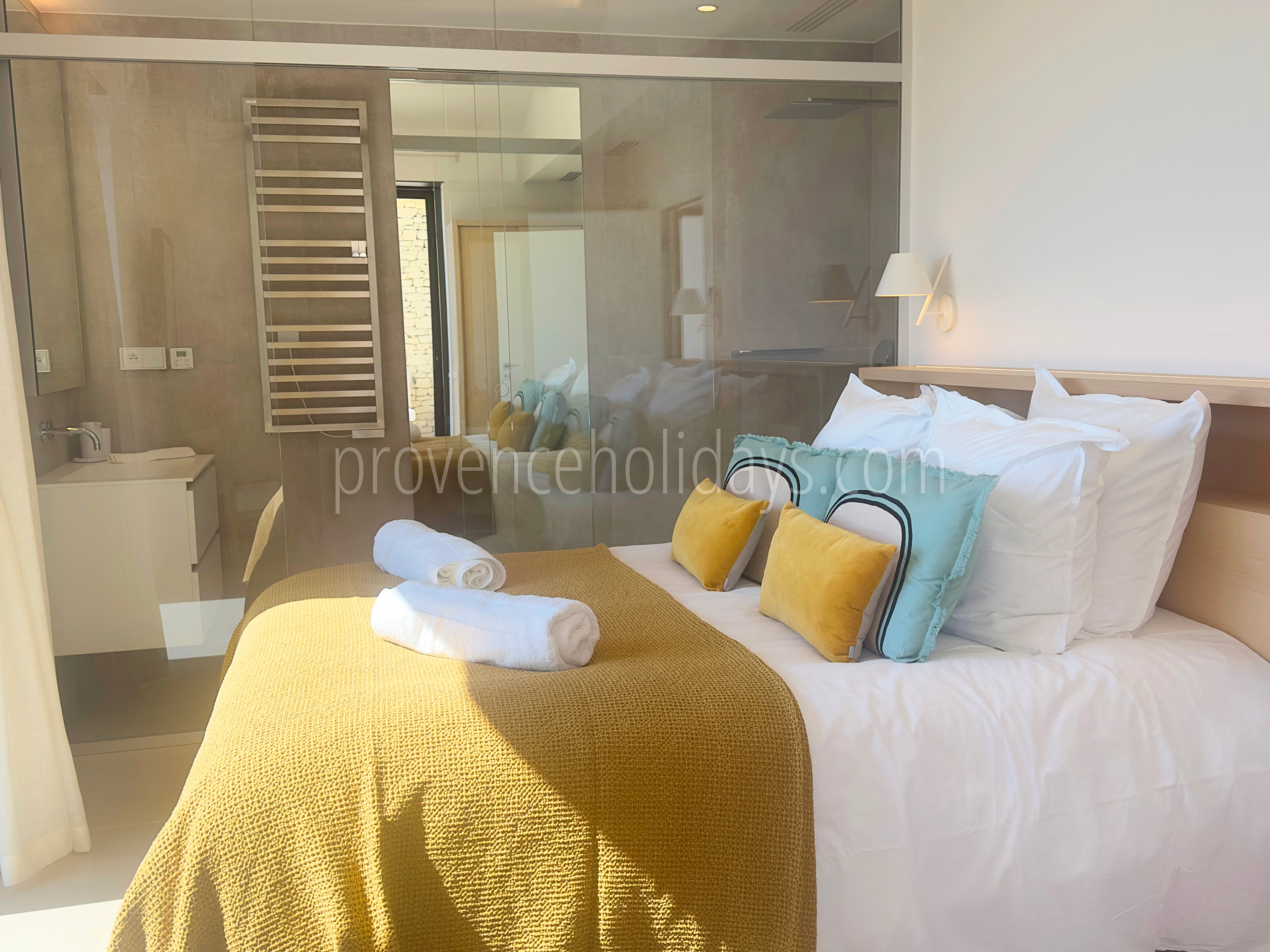 42 - Domaine Altavista: Villa: Bedroom 6