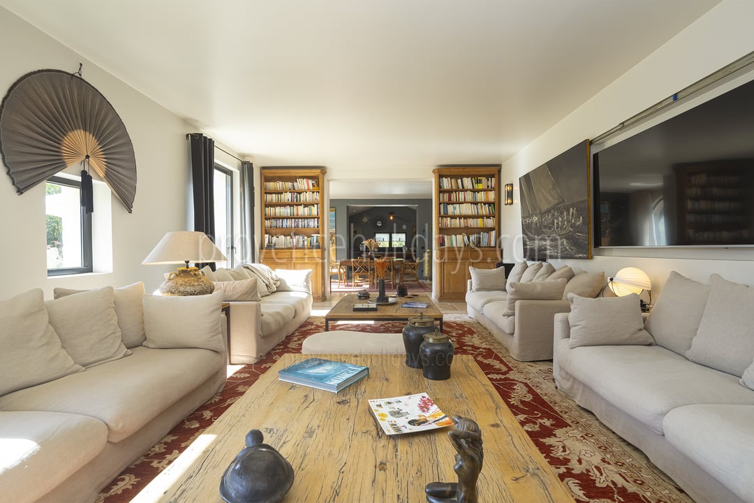 7 - La Villa Gauloise: Villa: Interior