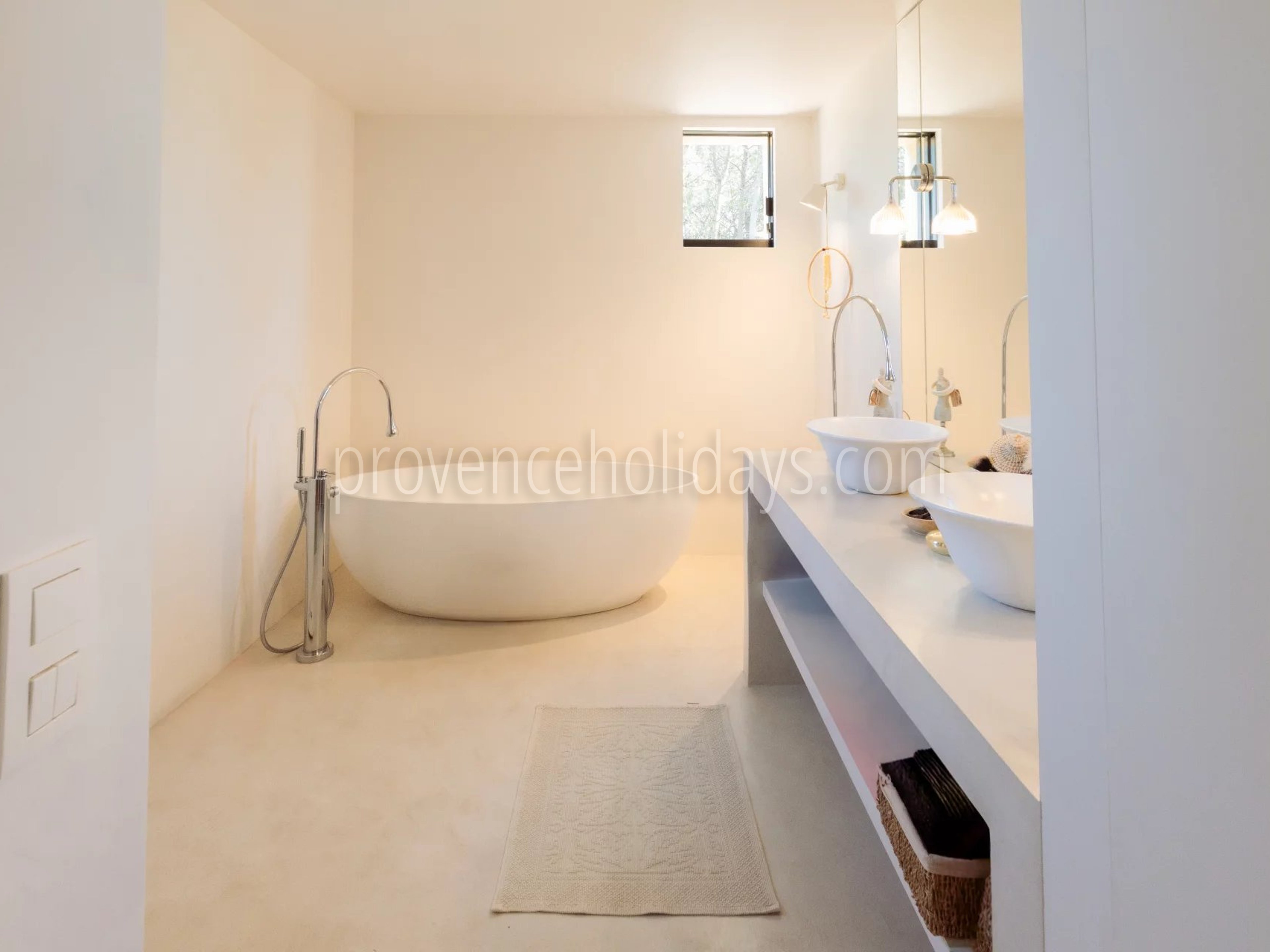 31 - Quiet house in Eygalières: Villa: Bathroom