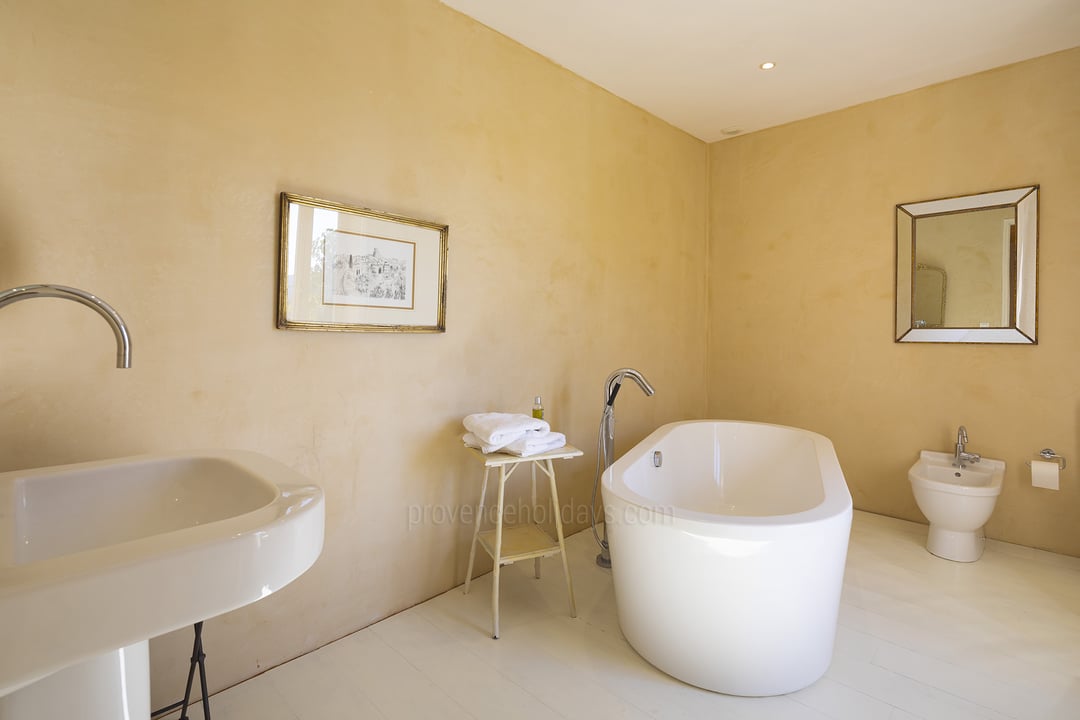 17 - La Bastide des Pins: Villa: Bathroom