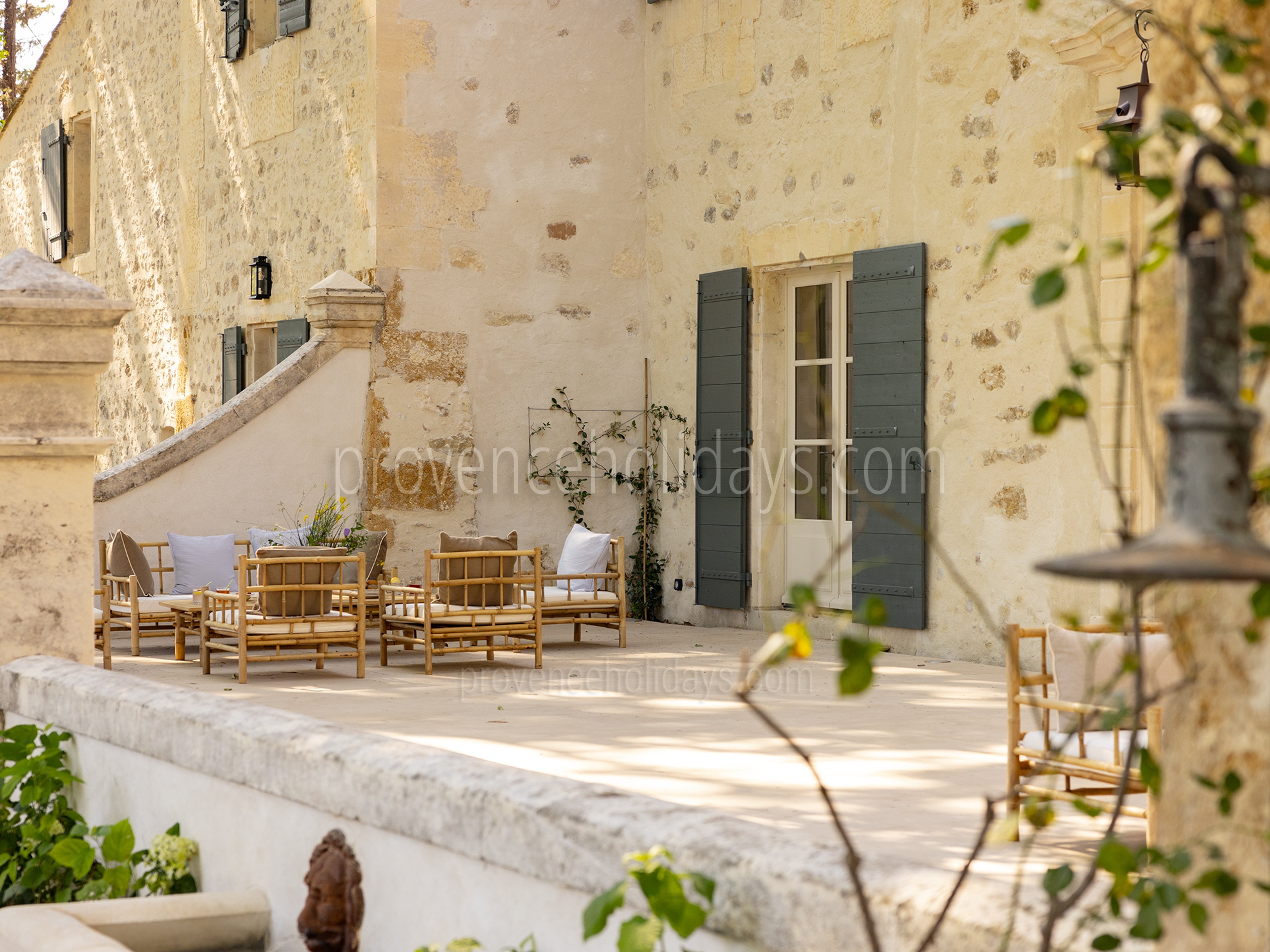 21 - Bastide Mouriès: Villa: Exterior