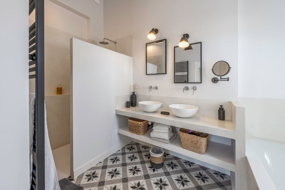 29 - La Vieille Grange: Villa: Bathroom 3