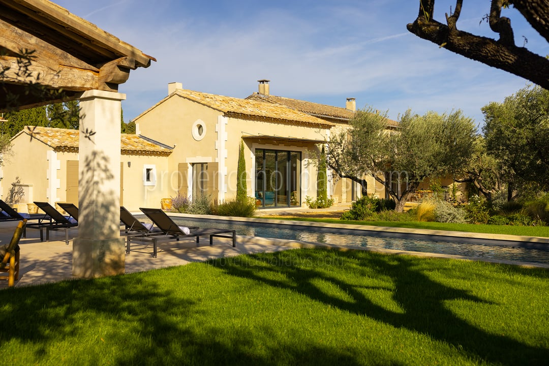 10 - Mas Leonie: Villa: Exterior