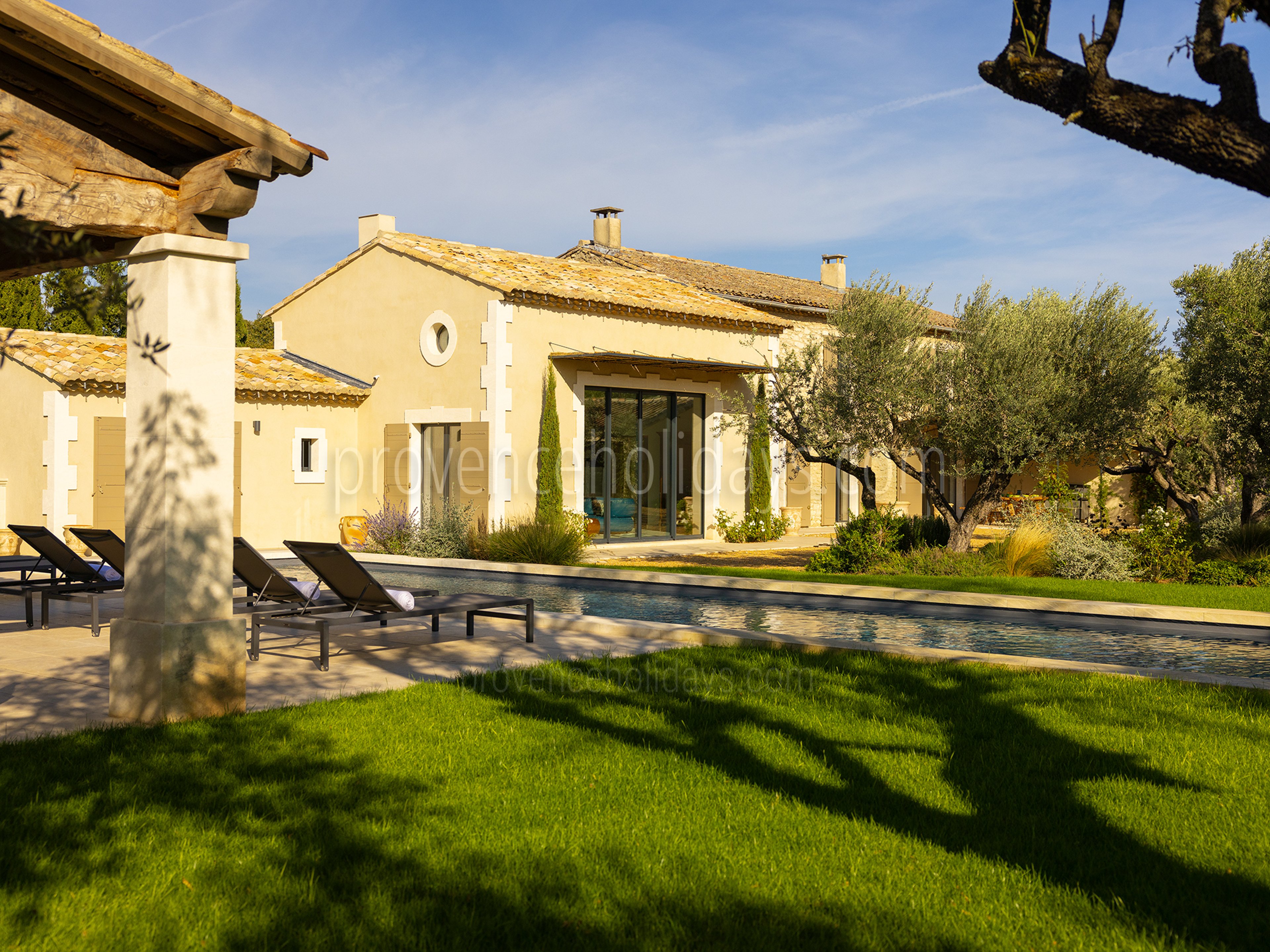 10 - Mas Leonie: Villa: Exterior