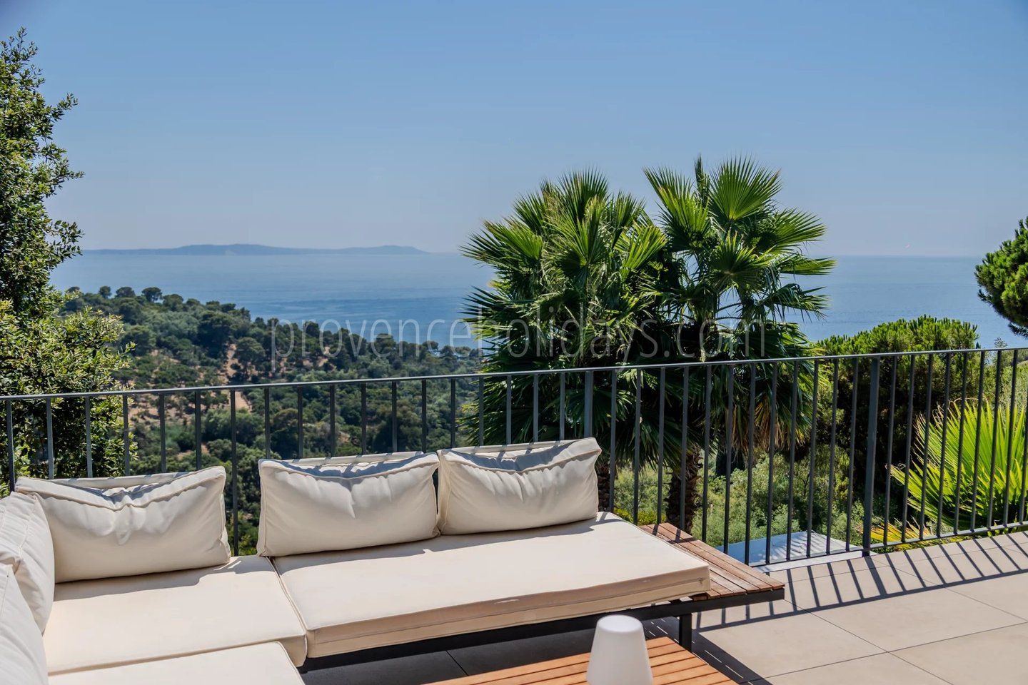 15 - Villa met zwembad in Rayol-Canadel-sur-Mer: Villa: Exterior
