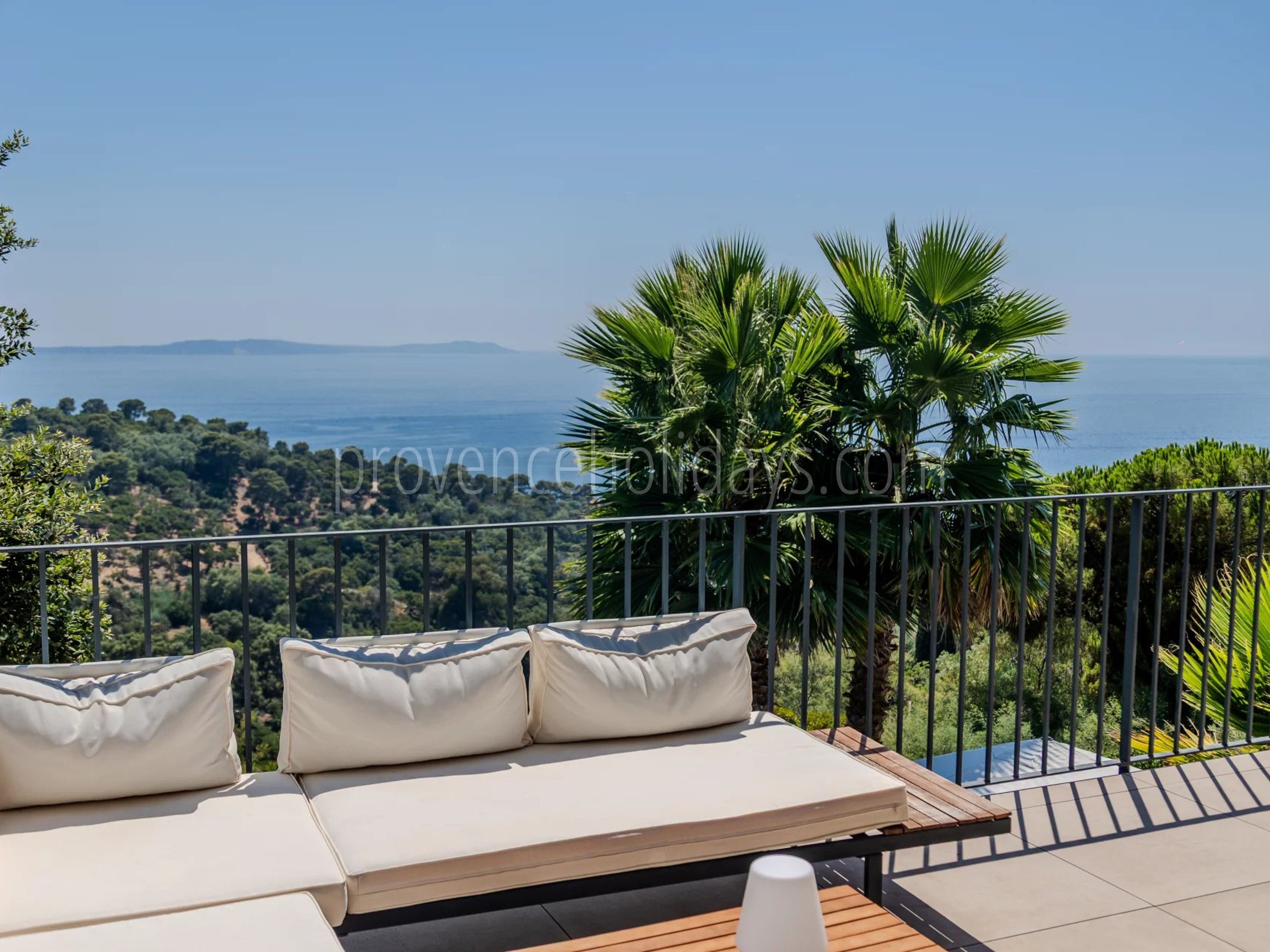 15 - Villa met zwembad in Rayol-Canadel-sur-Mer: Villa: Exterior
