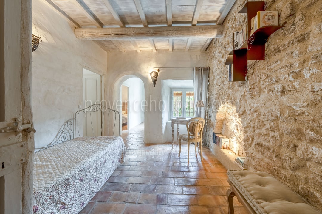 17 - Le Mas de Ménerbes: Villa: Bedroom