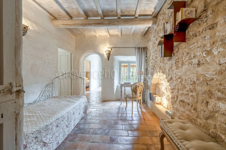 17 - Le Mas de Ménerbes: Villa: Bedroom