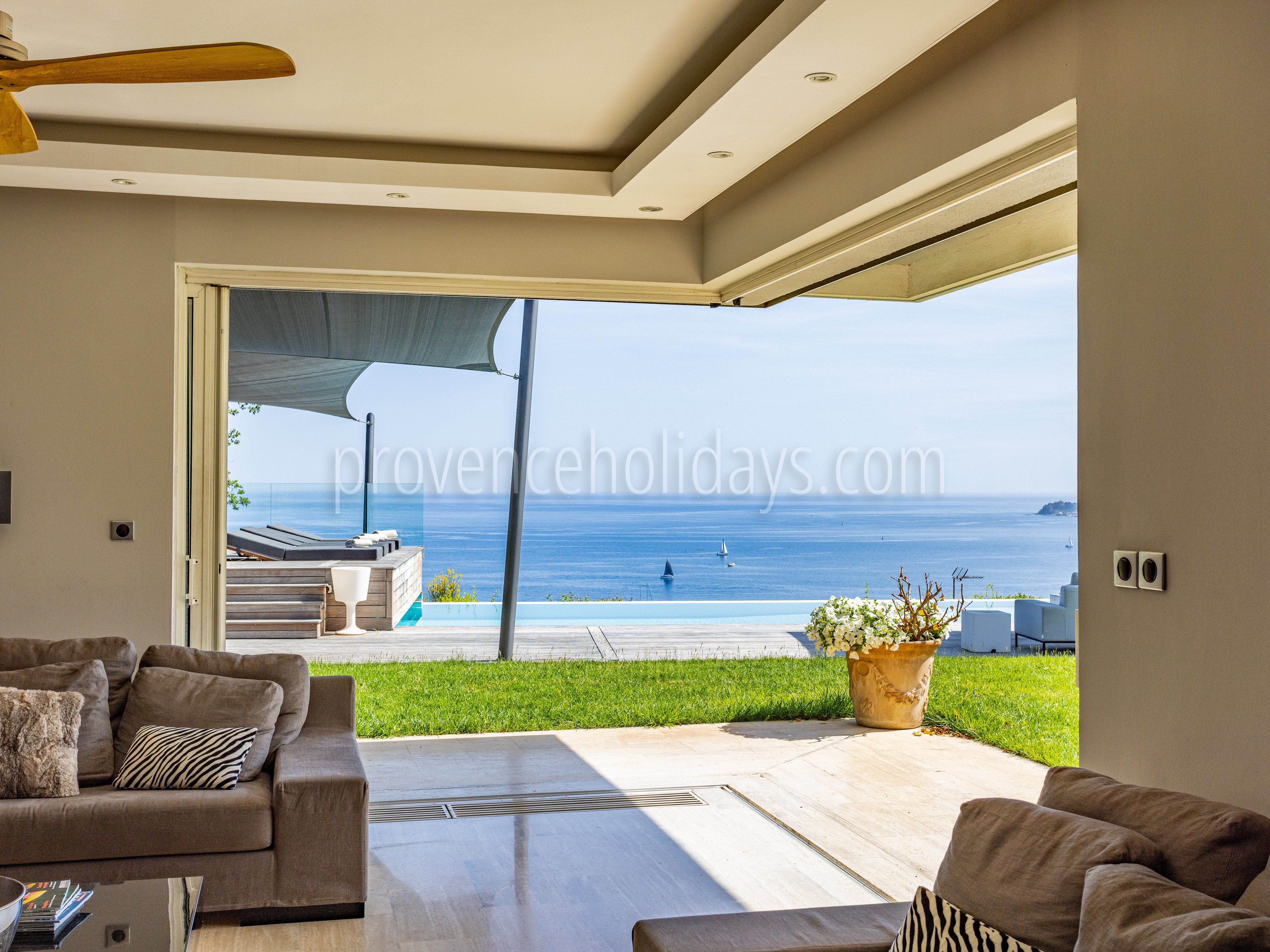 40 - Villa Toulon: Villa: Exterior