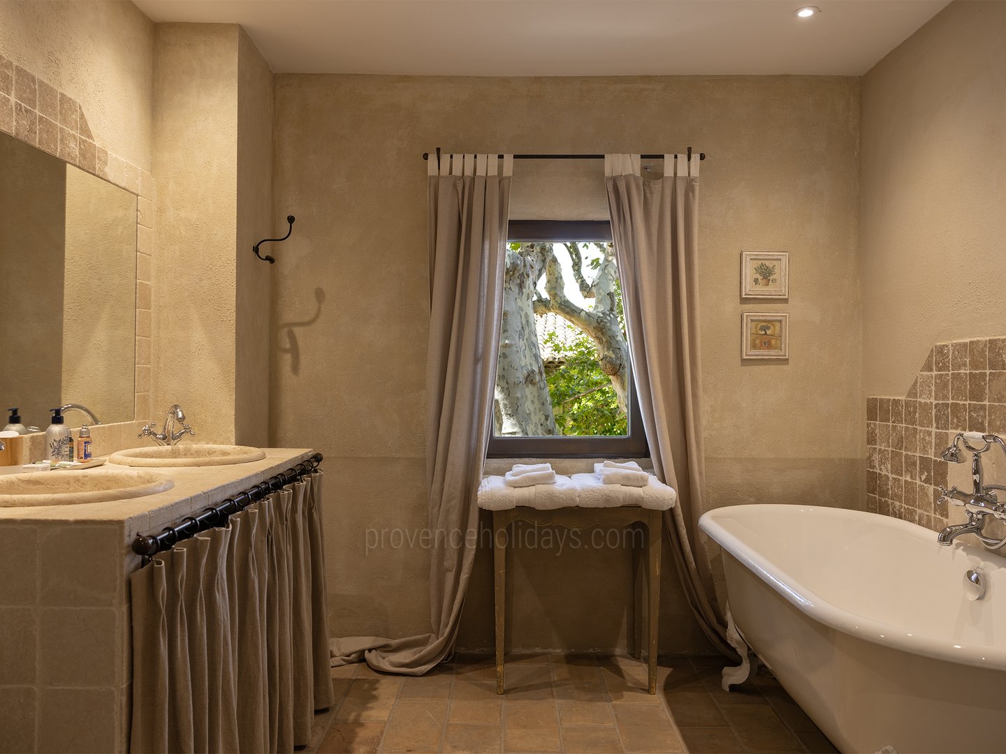 11 - Bastide Provençale: Villa: Bedroom