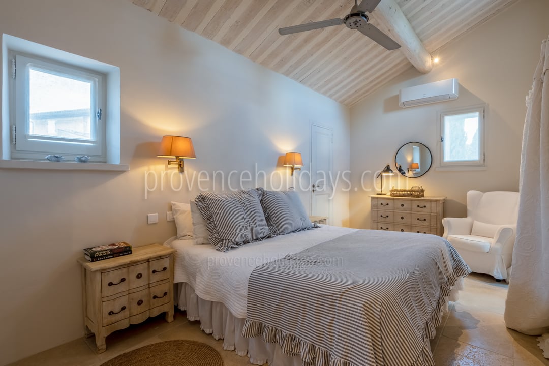 4 - Mas des Barbiers: Villa: Bedroom