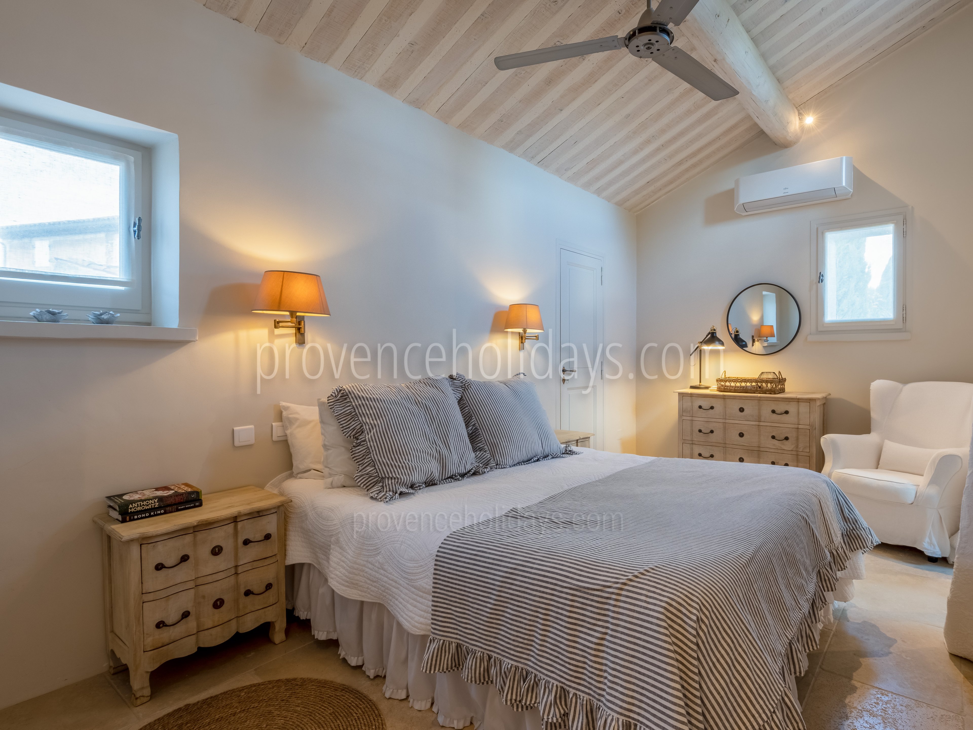 4 - Mas des Barbiers: Villa: Bedroom