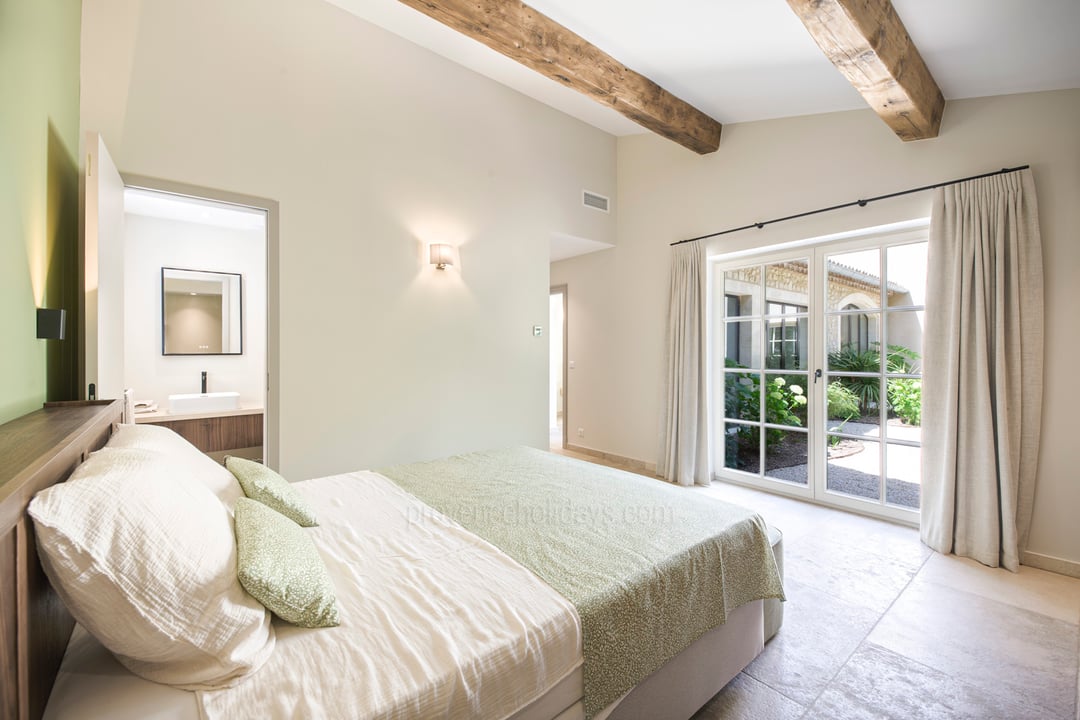 7 - Mas Cérès: Villa: Bedroom