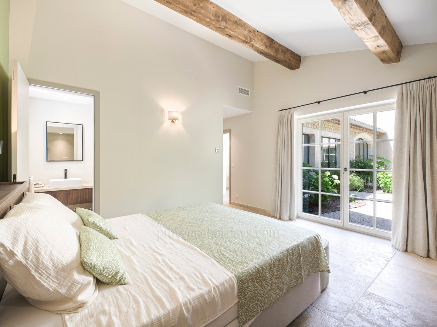 7 - Mas Cérès: Villa: Bedroom