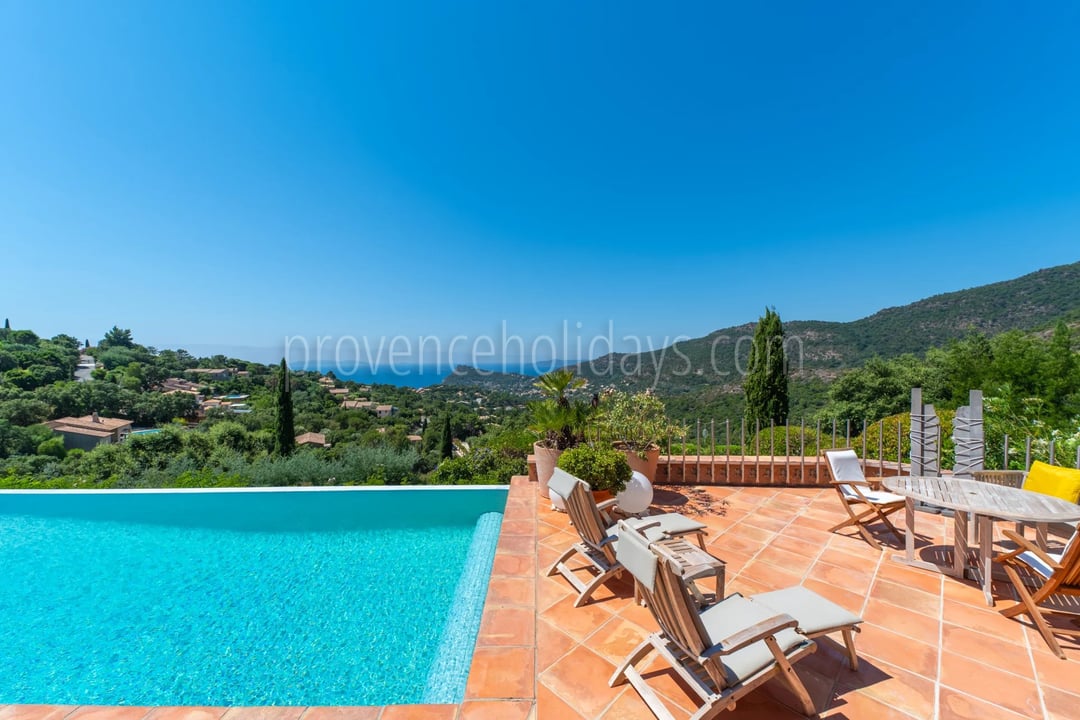 64 - Zeitgenössische Villa in Rayol-Canadel-sur-Mer: Villa: Pool