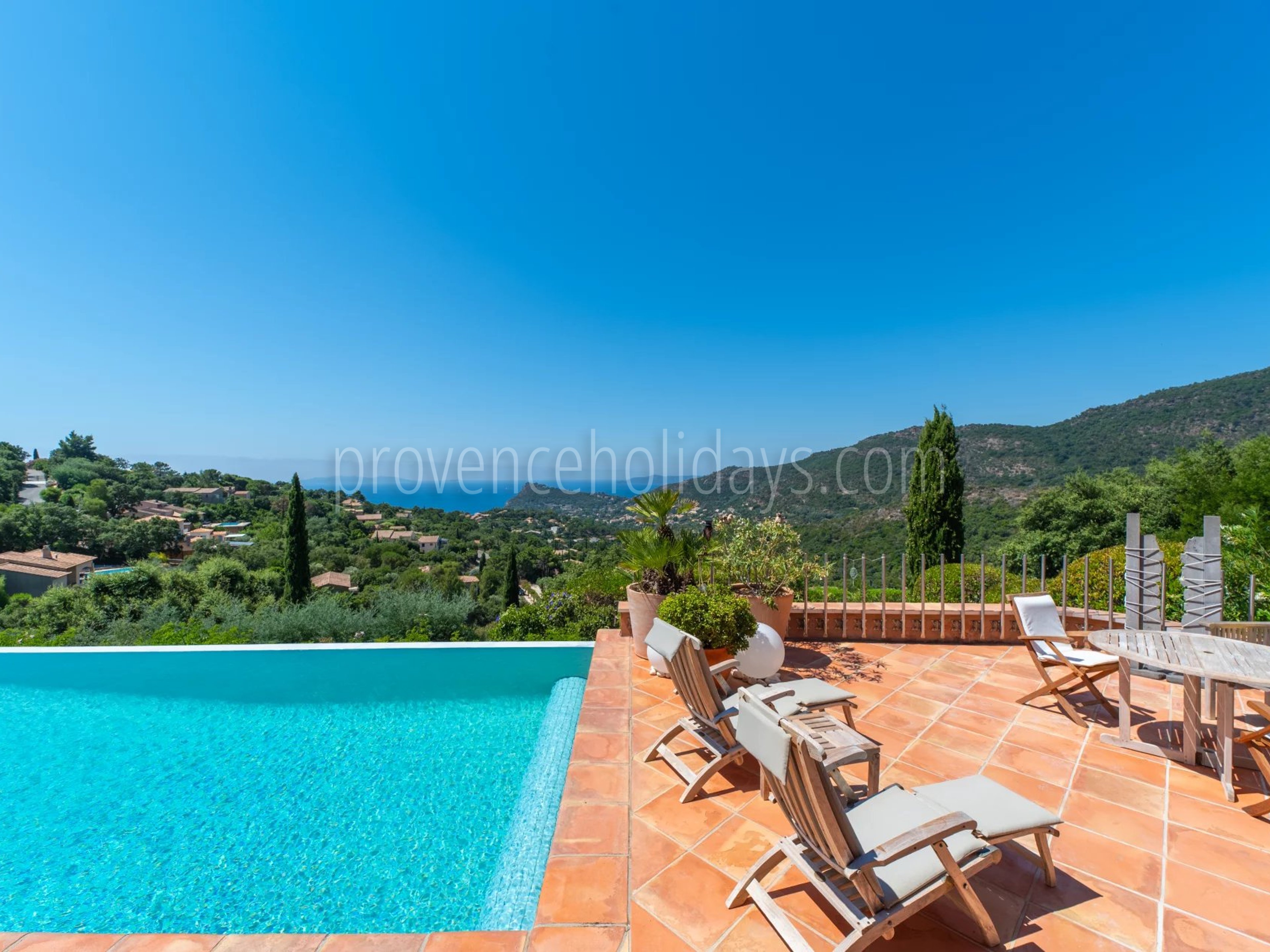 64 - Zeitgenössische Villa in Rayol-Canadel-sur-Mer: Villa: Pool