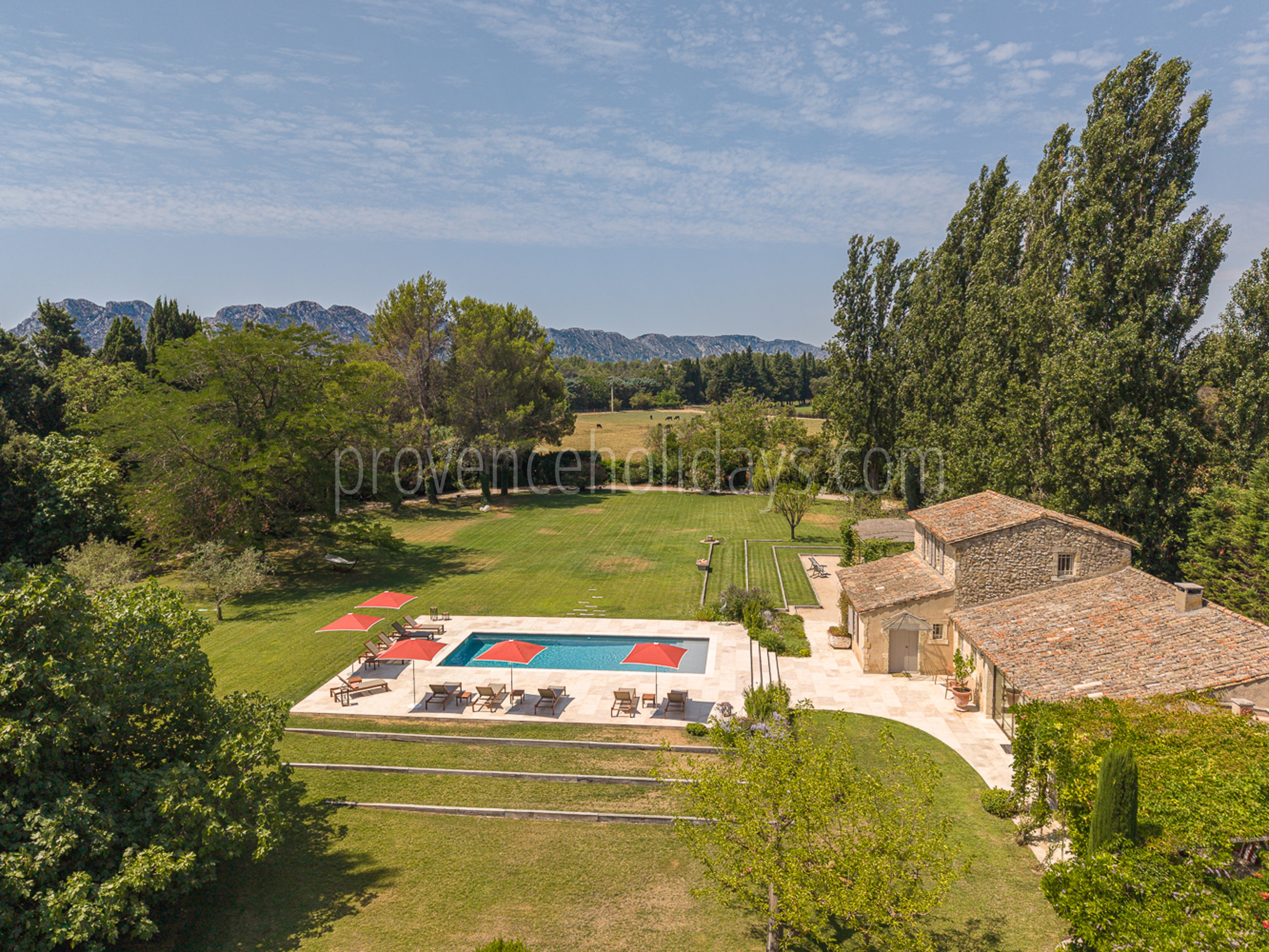 47 - Le Mas des Magnans: Villa: Exterior
