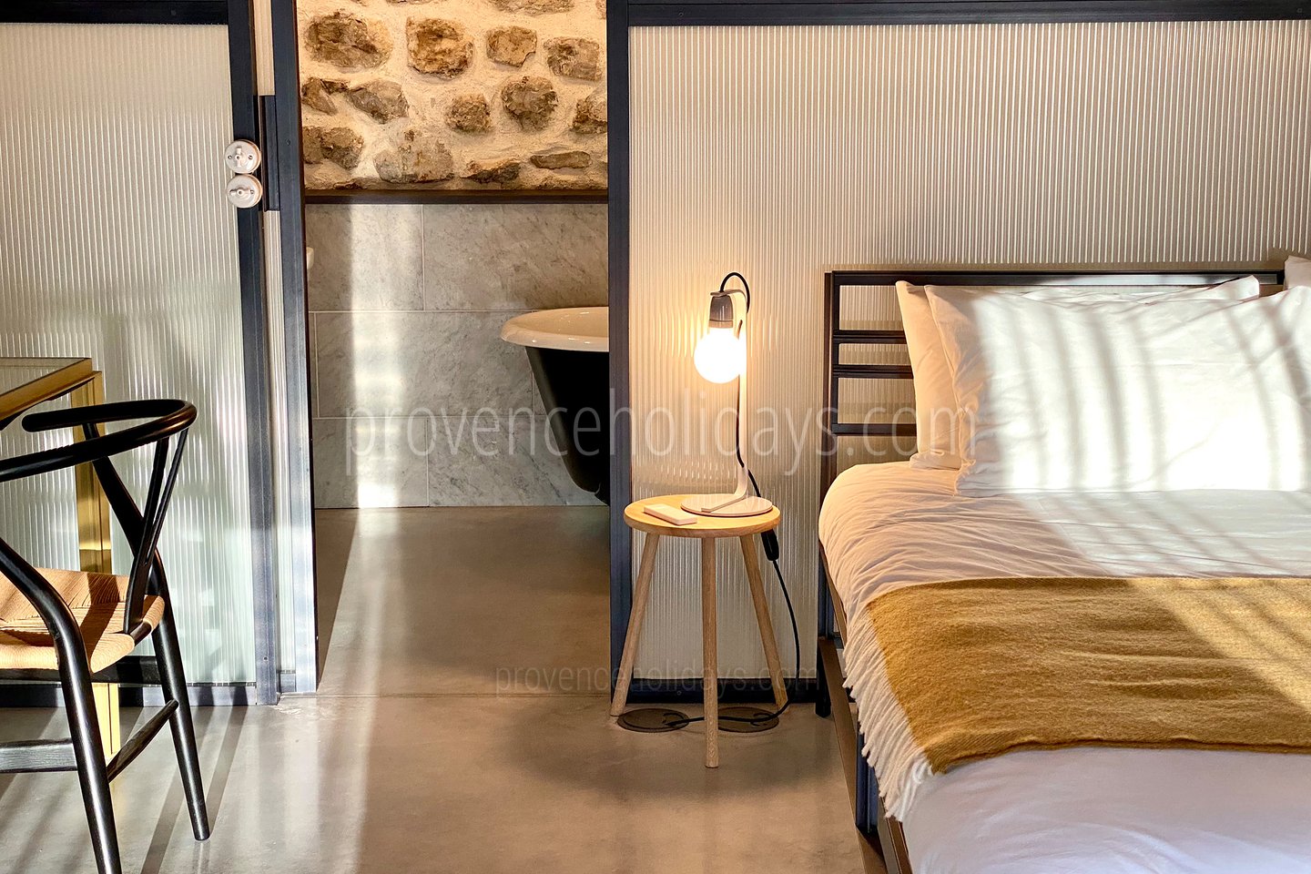 32 - Mas Villard: Villa: Bedroom