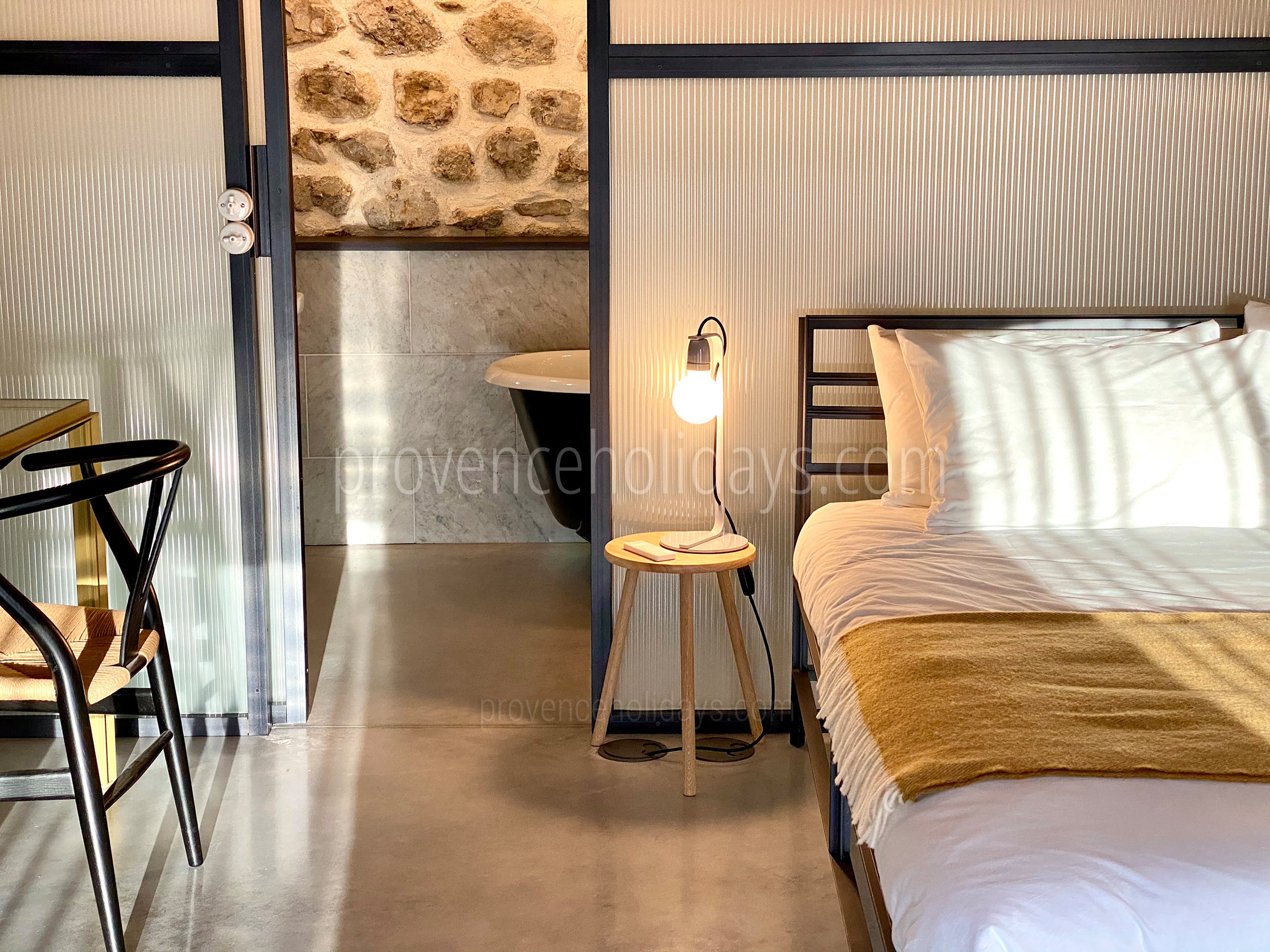 32 - Mas Villard: Villa: Bedroom