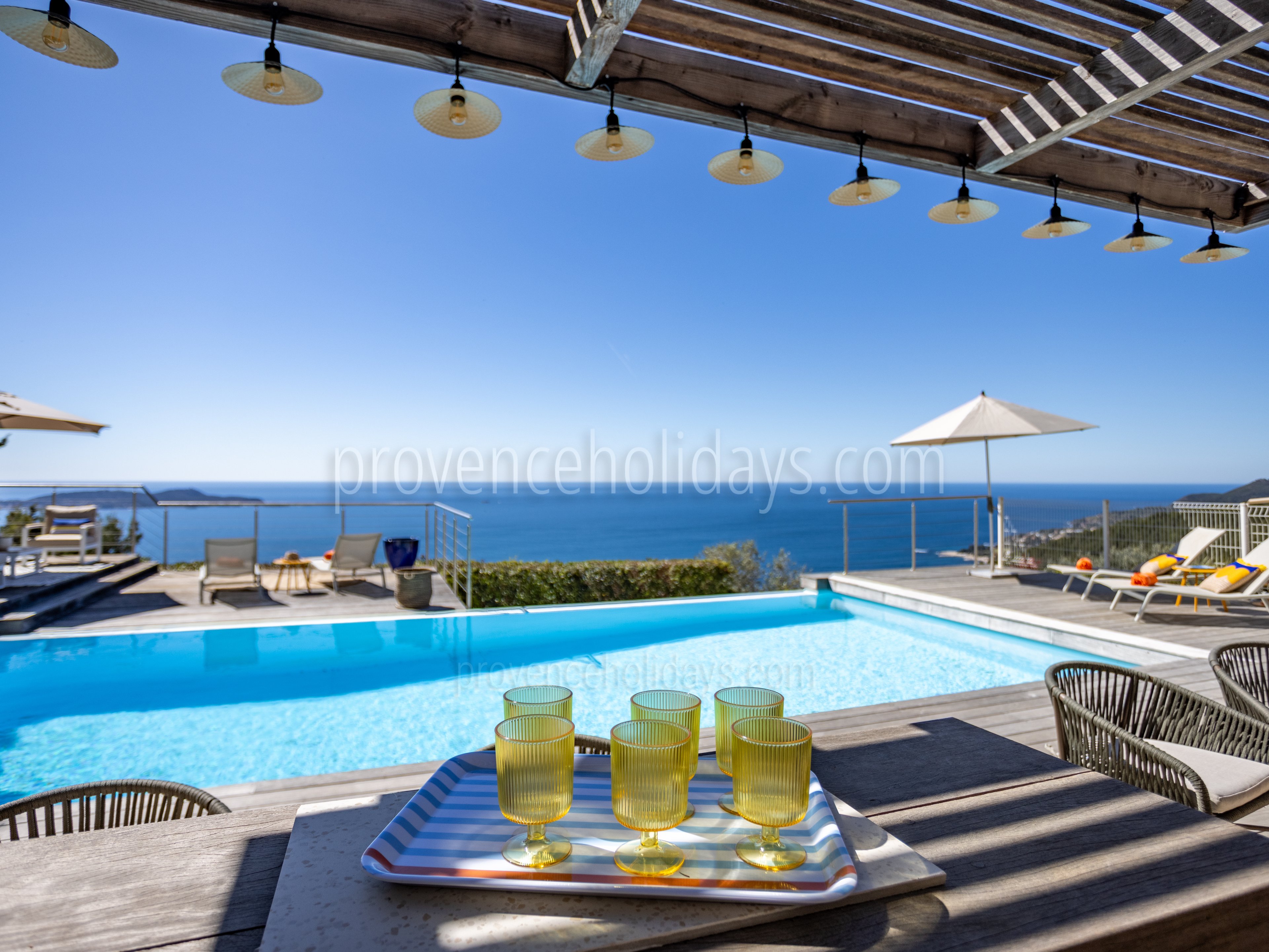 16 - Villa du Var: Villa: Pool