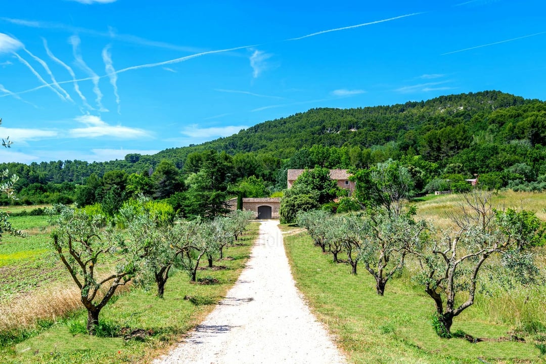 Superb Bastide with Heated Pool in the heart of the Luberon