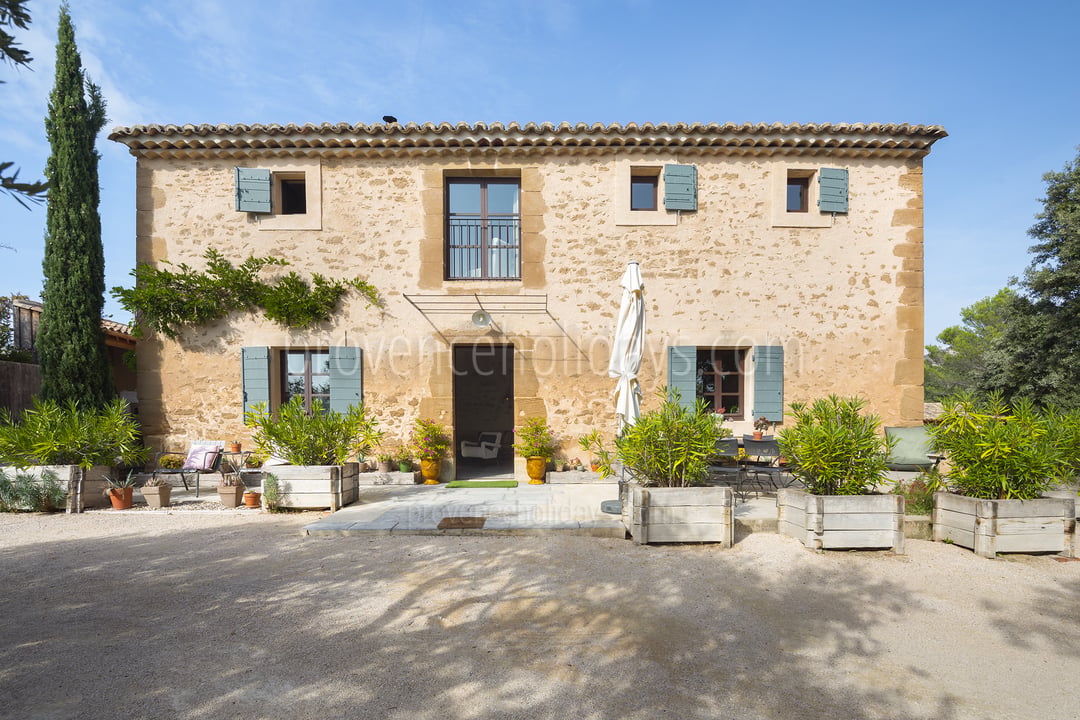 12 - Bergerie de Beaumes: Villa: Exterior