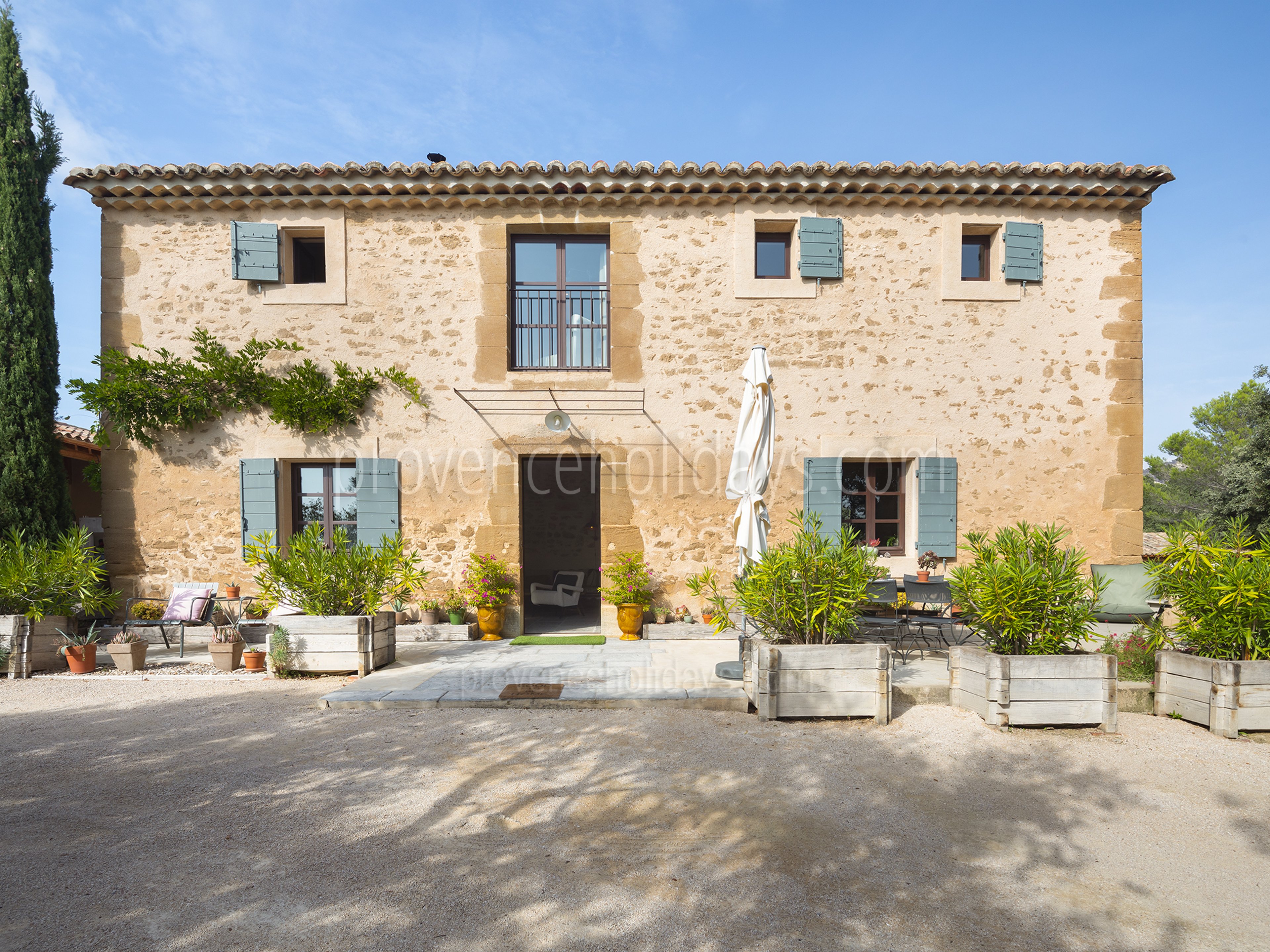 12 - Bergerie de Beaumes: Villa: Exterior
